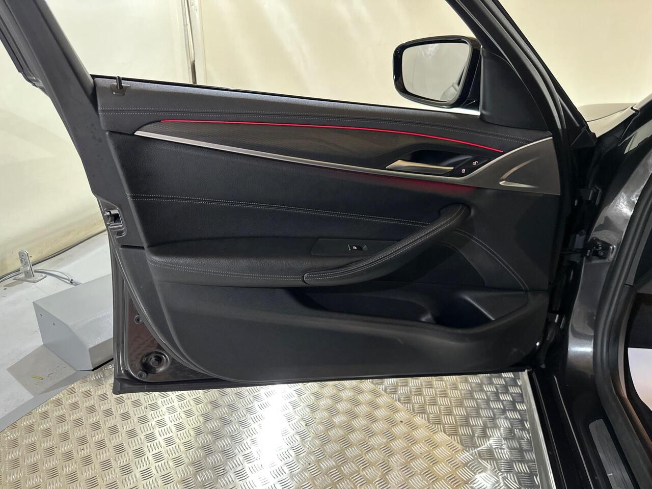 BMW 5 Series AO71YKJ