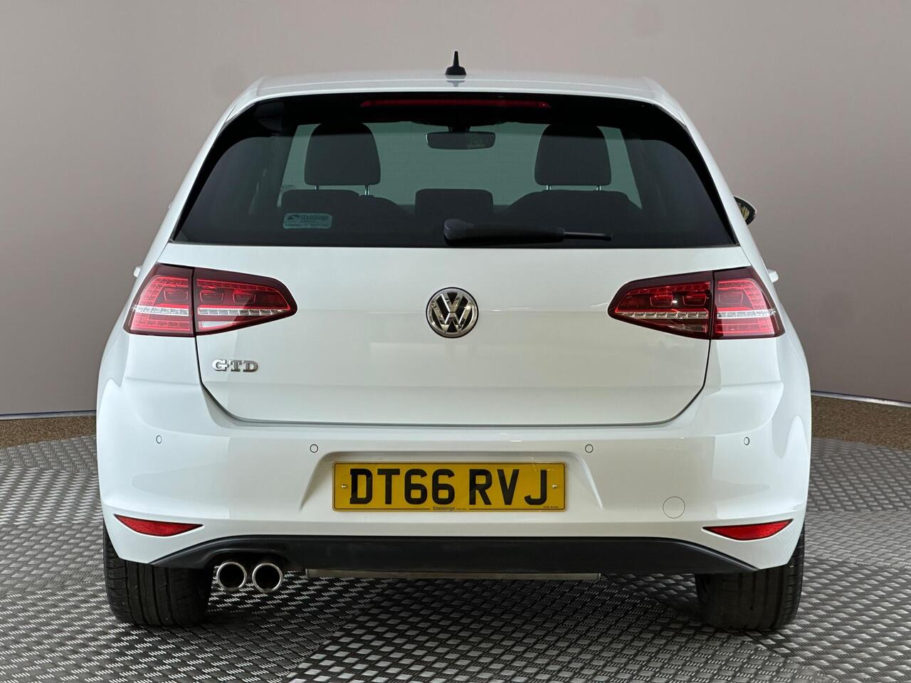 Volkswagen Golf DT66RVJ