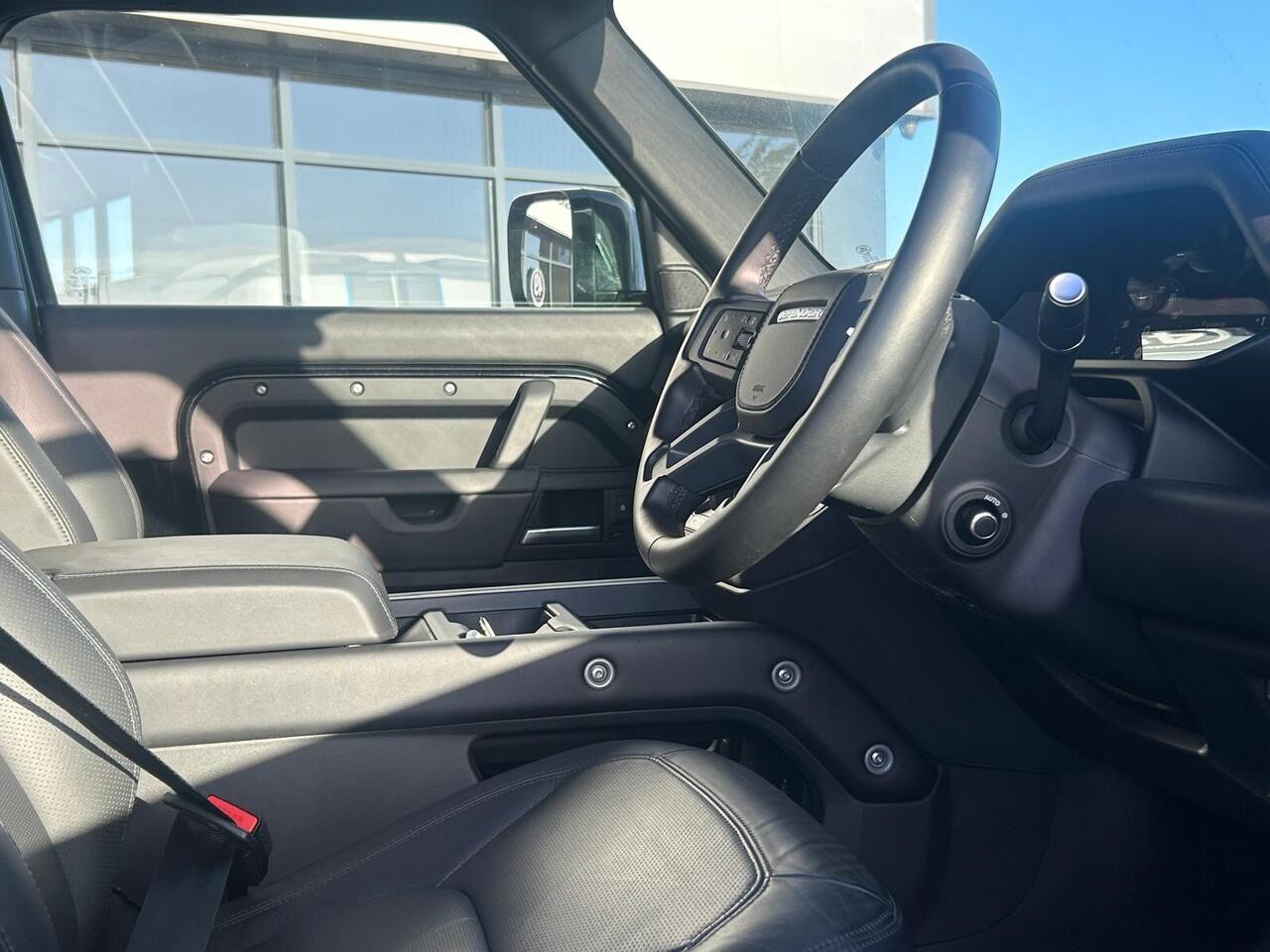 Land Rover Defender 90 WG25BLZ