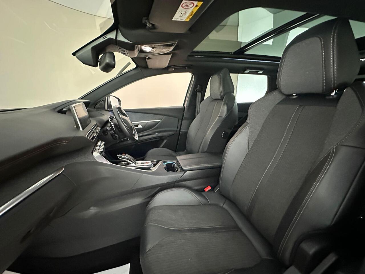 Peugeot 5008 YC69YJN