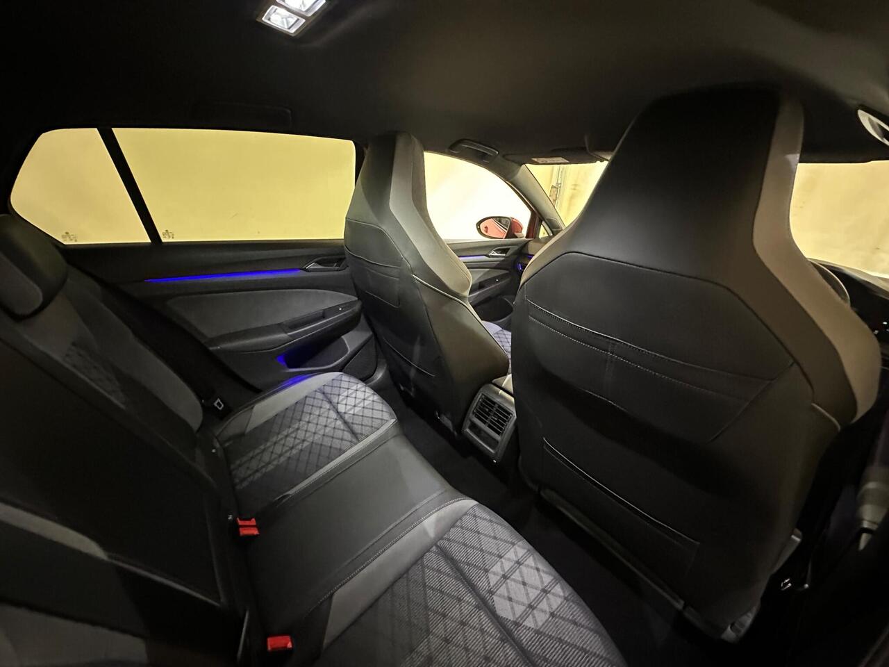 Volkswagen Golf AO22OUP