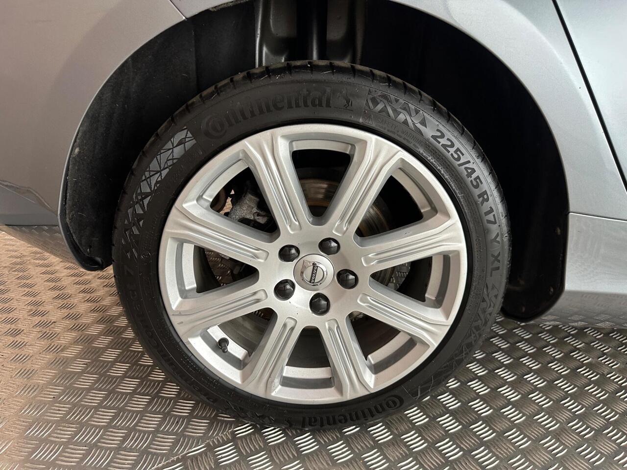 Volvo V40 KX68YTE
