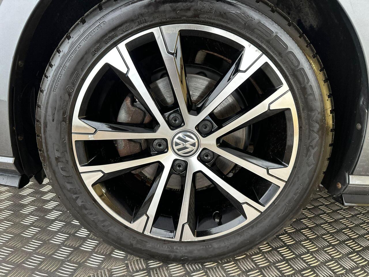 Volkswagen Golf SM69RDY