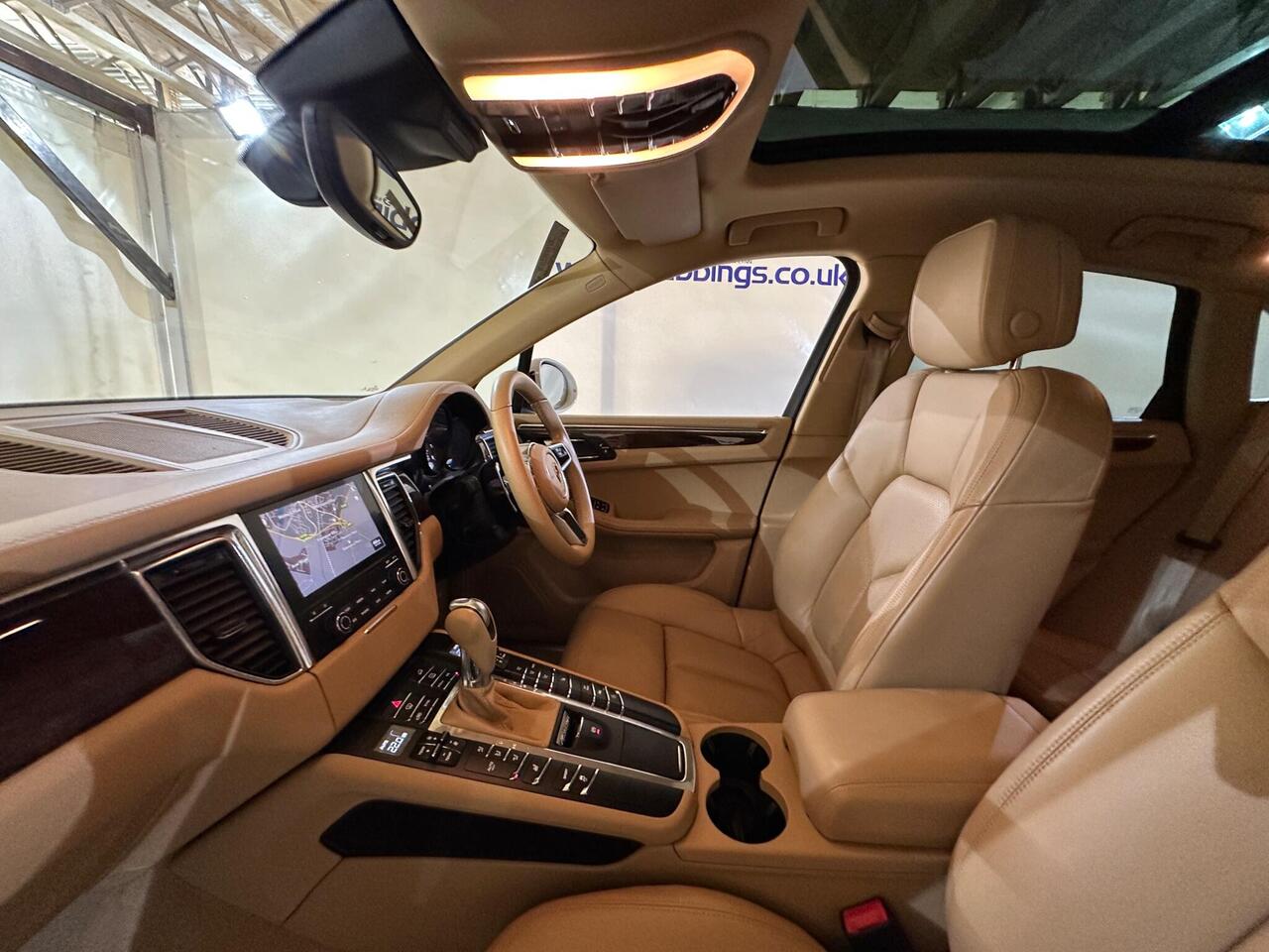 Porsche Macan AR16AEY
