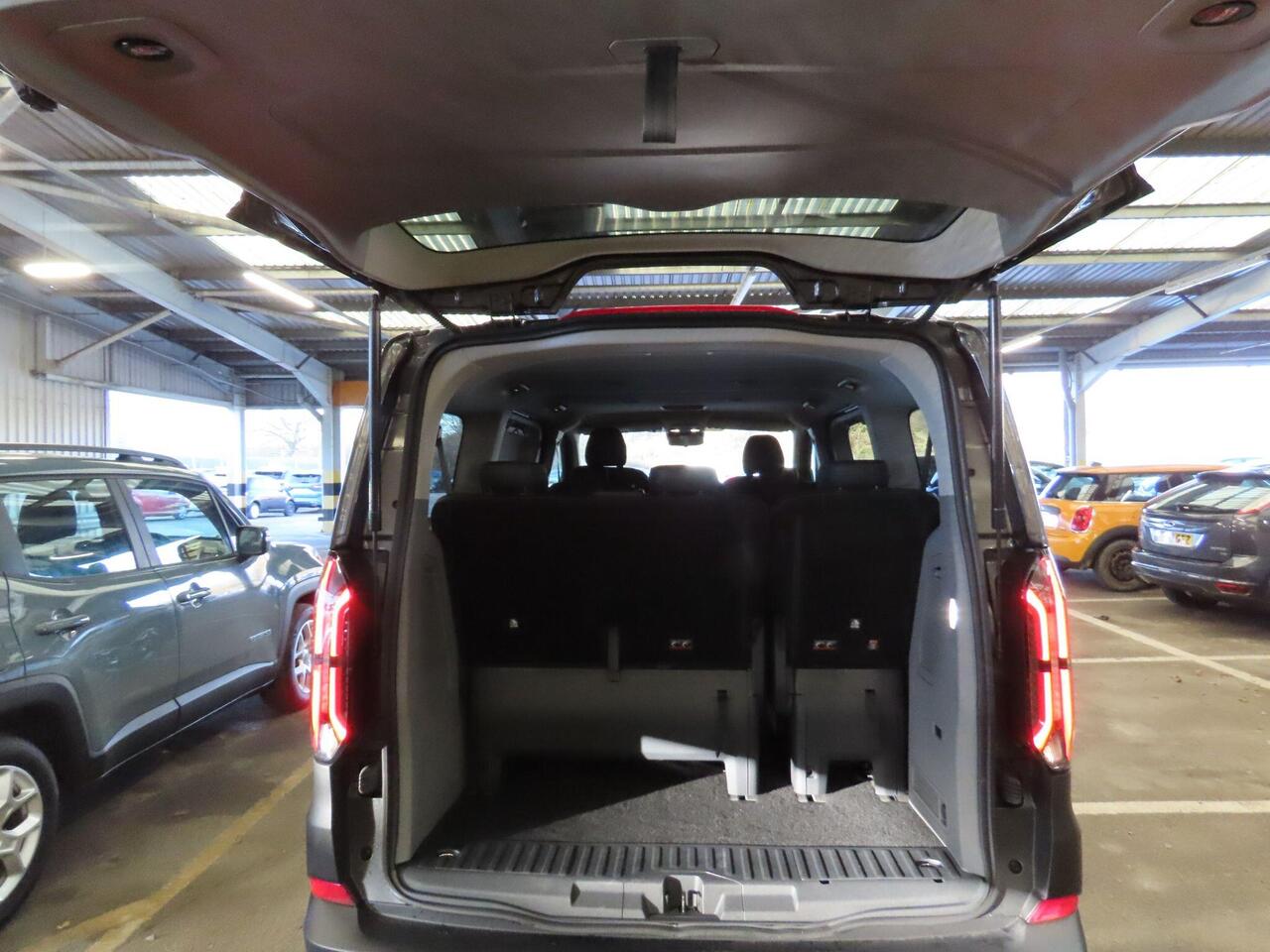 Ford Tourneo Custom EK25HSC