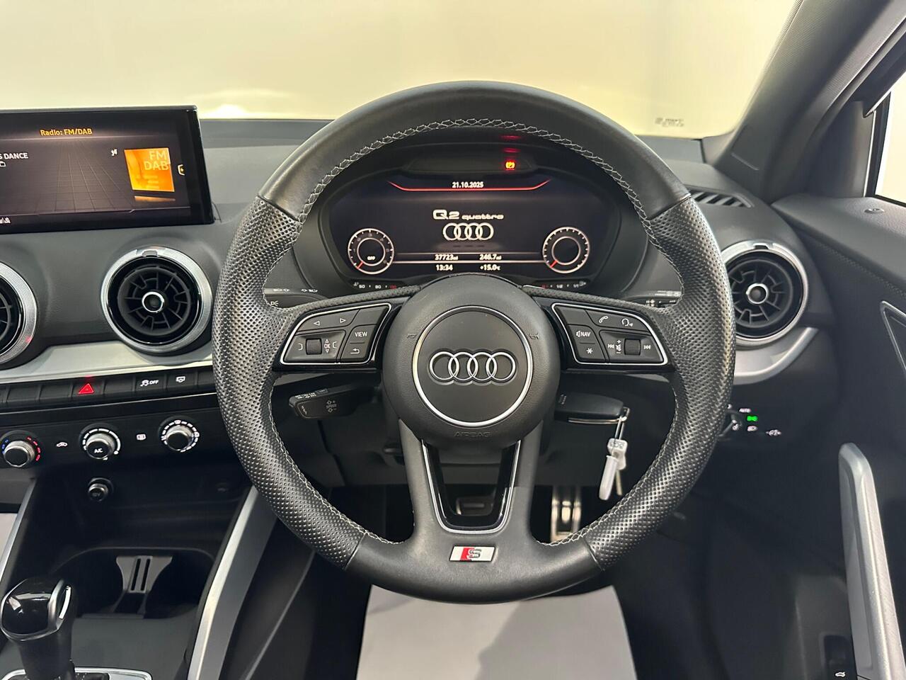 Audi Q2 YY70VHN