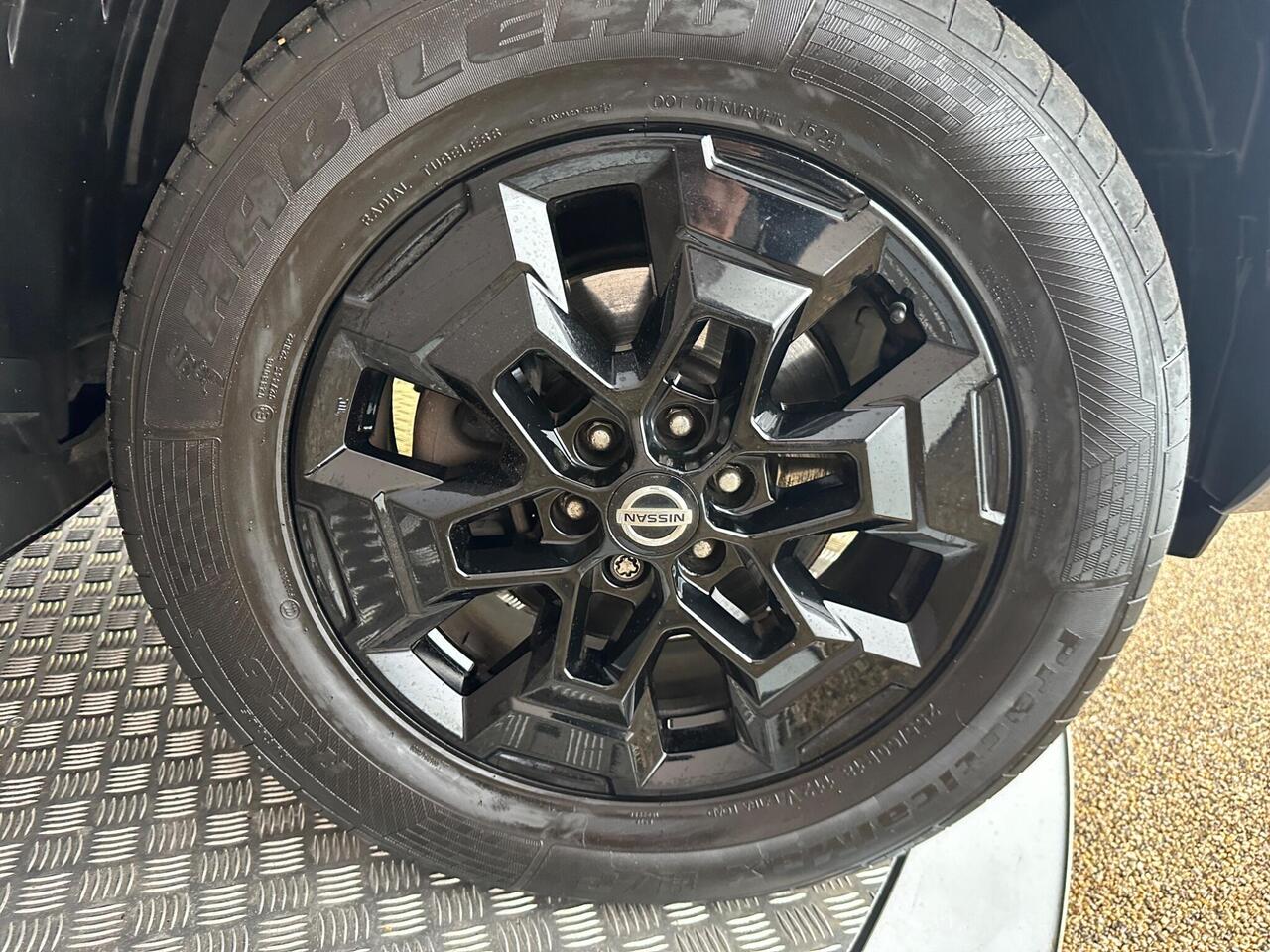 Nissan Navara SH21EBU