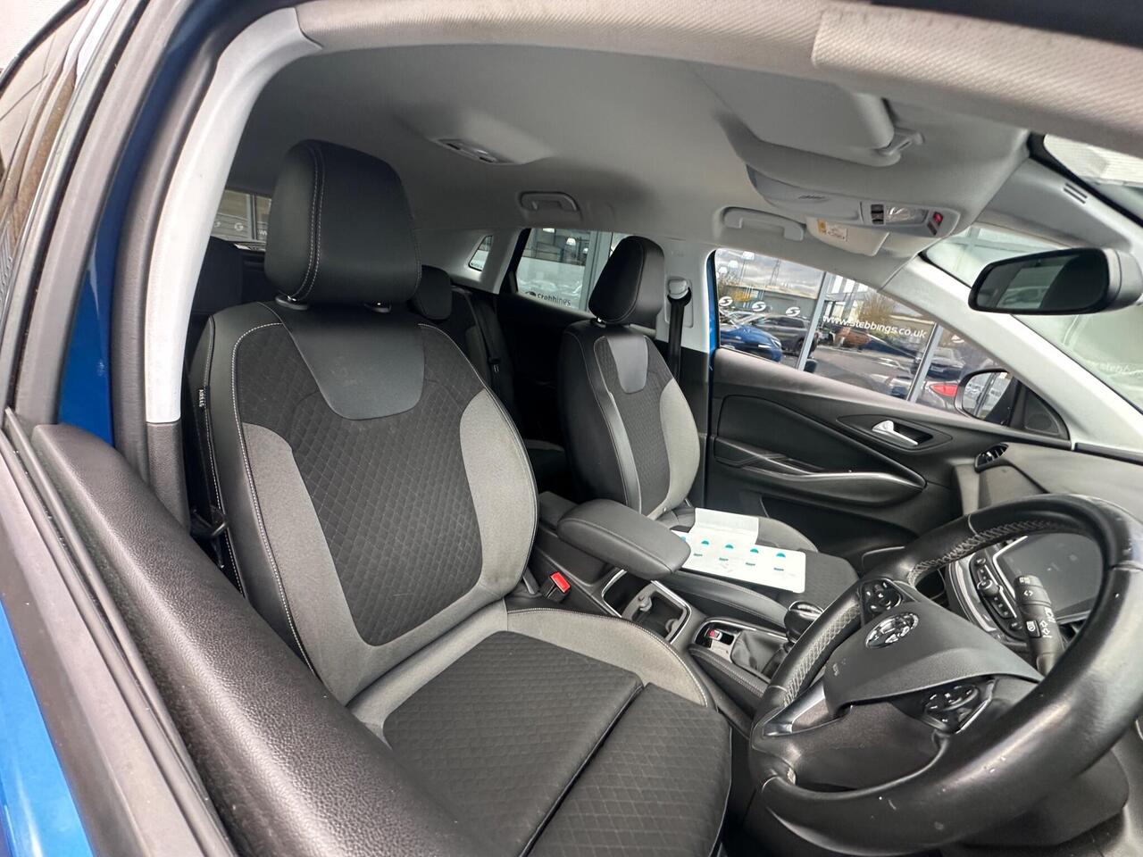 Vauxhall Grandland X DT69YHN