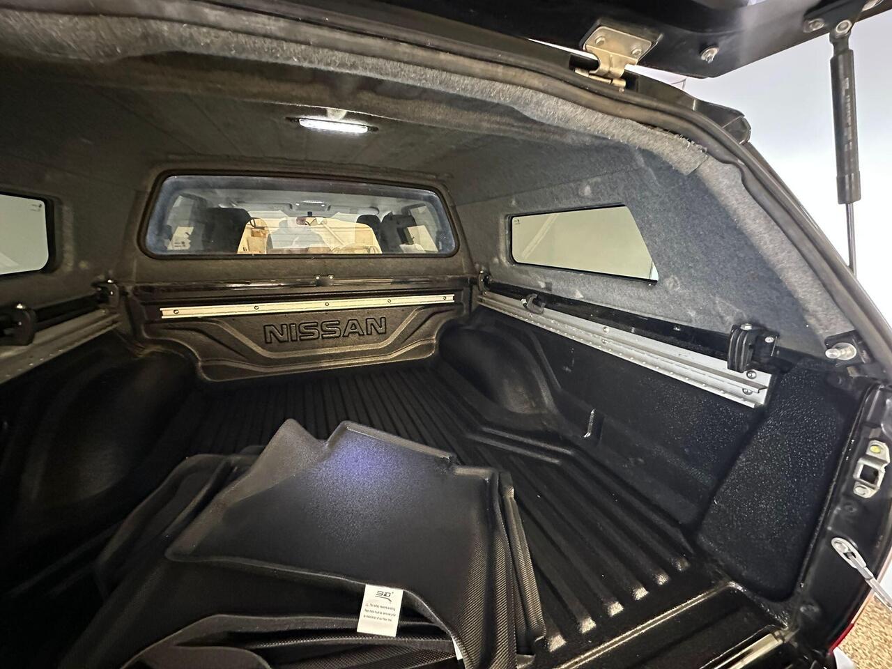 Nissan Navara WJ68YNW