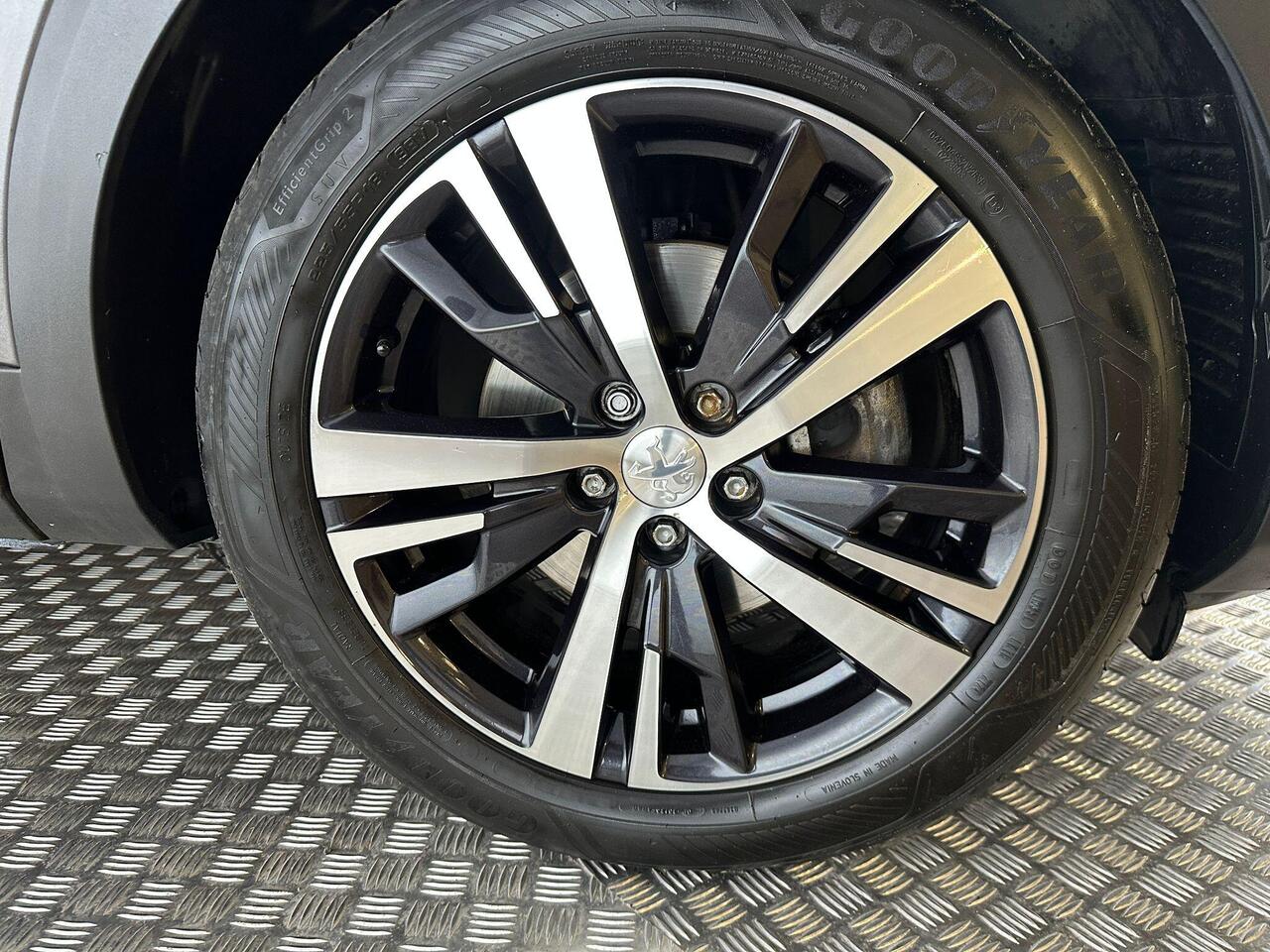 Peugeot 5008 YC69YJN