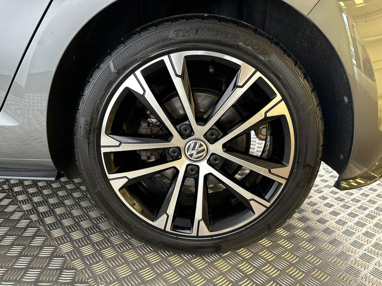 Volkswagen Golf SM69RDY