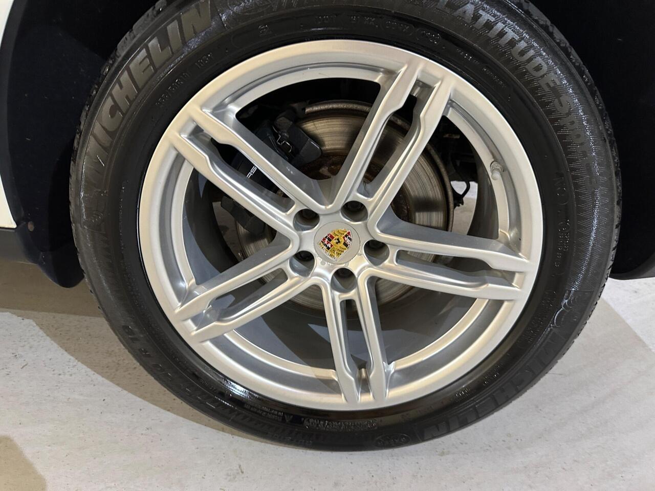 Porsche Macan AR16AEY