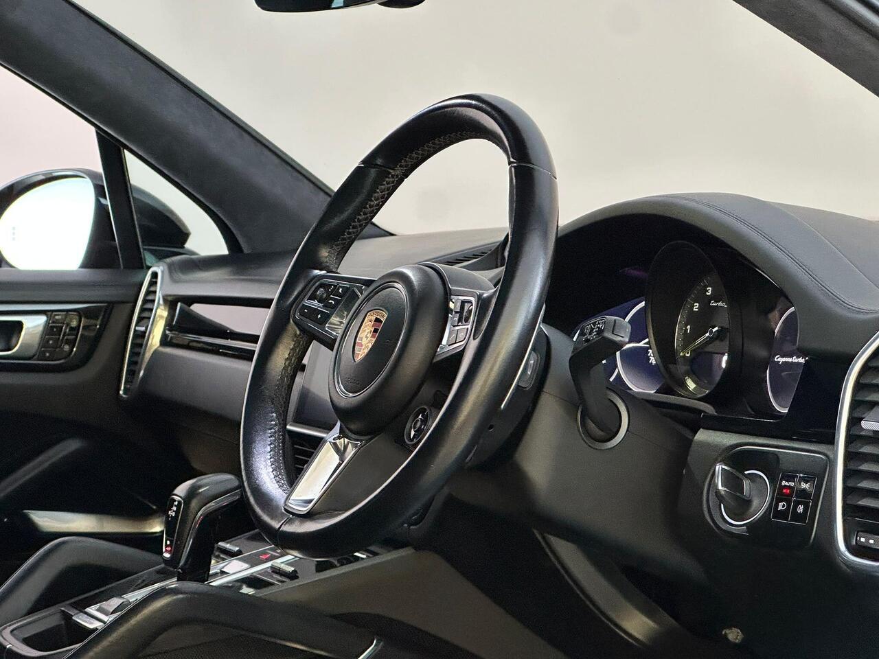 Porsche Cayenne SW69BKY