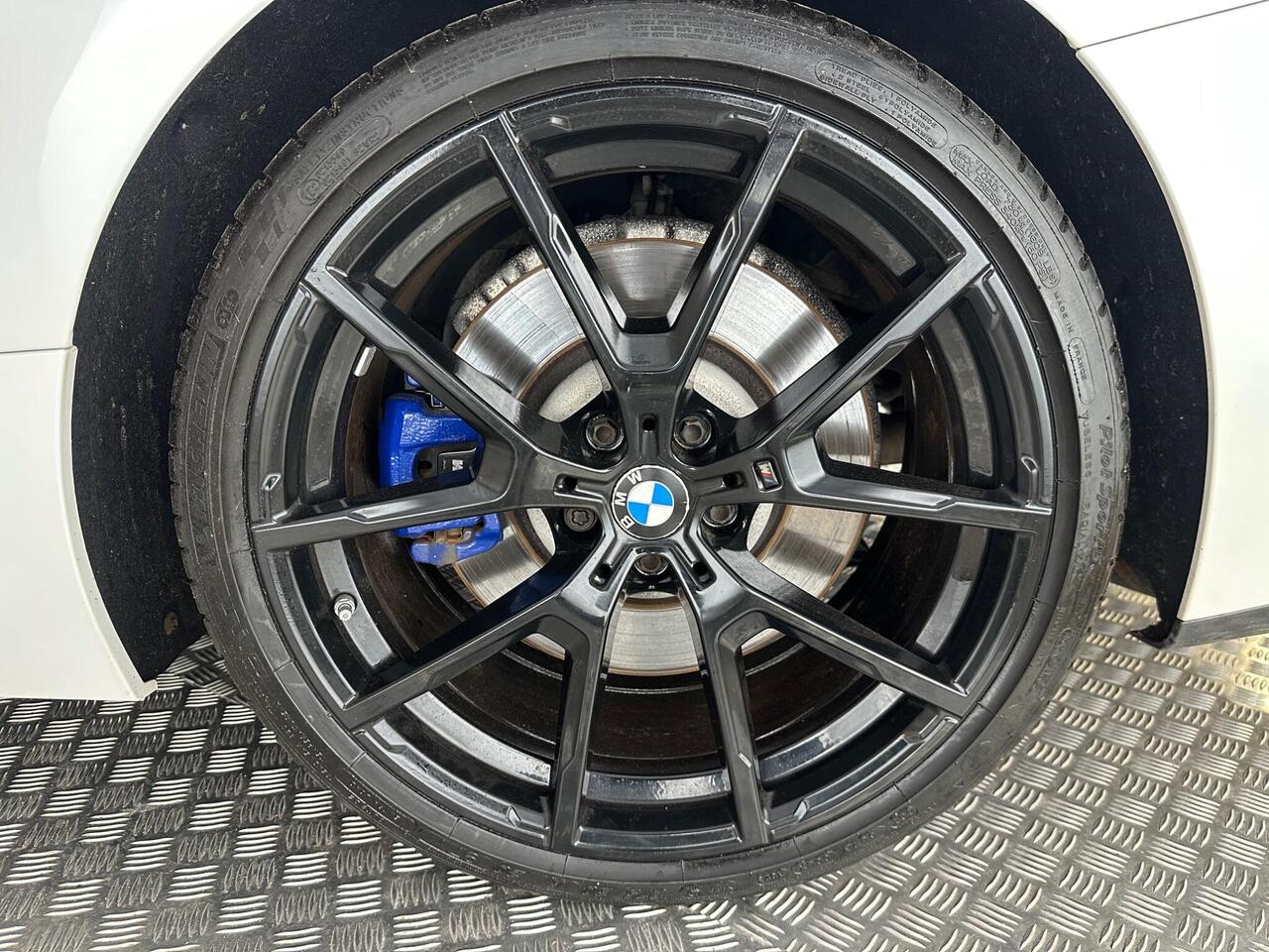 BMW 8 Series YJ19VVH