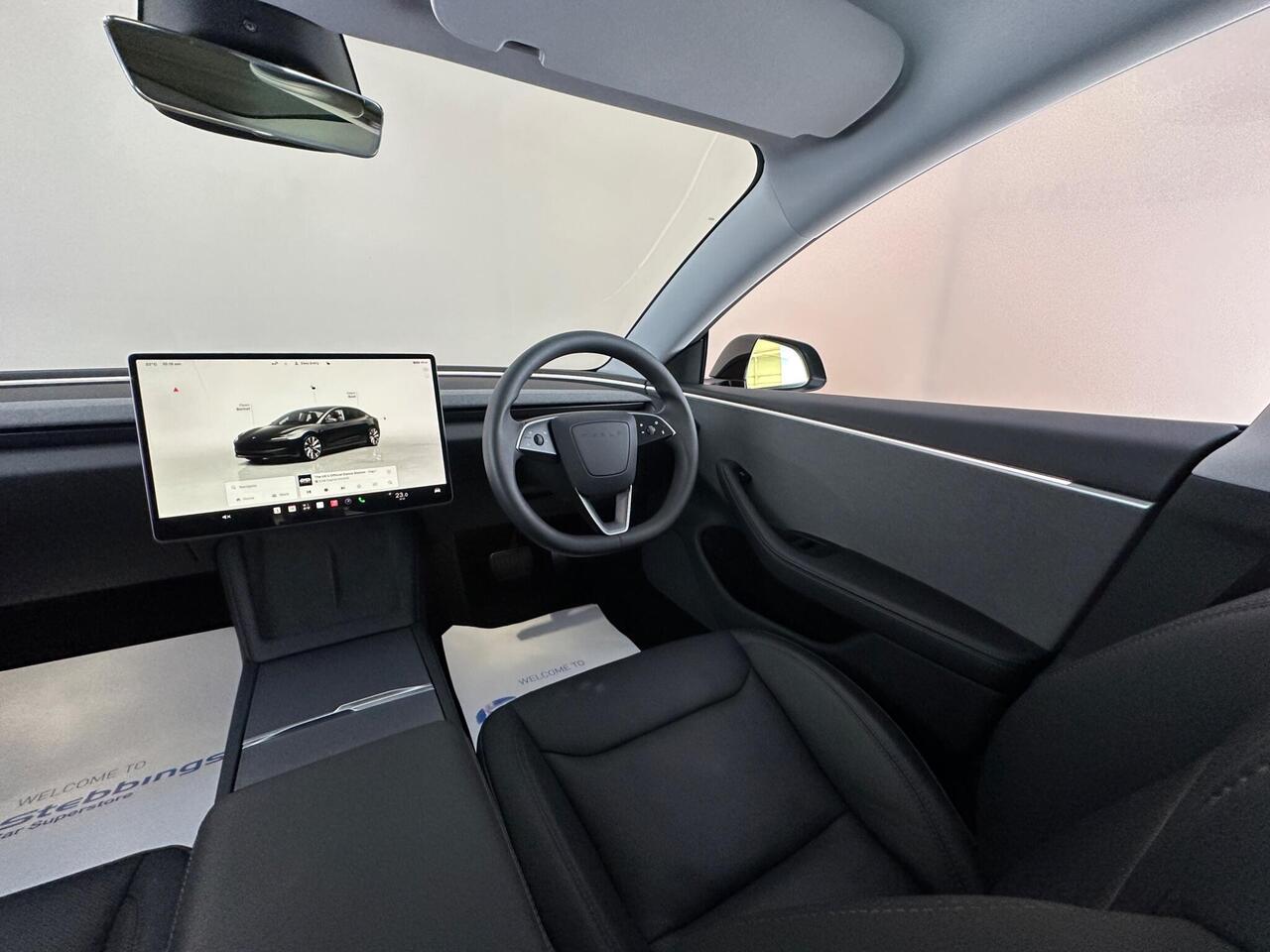 Tesla Model 3 LB74UKP