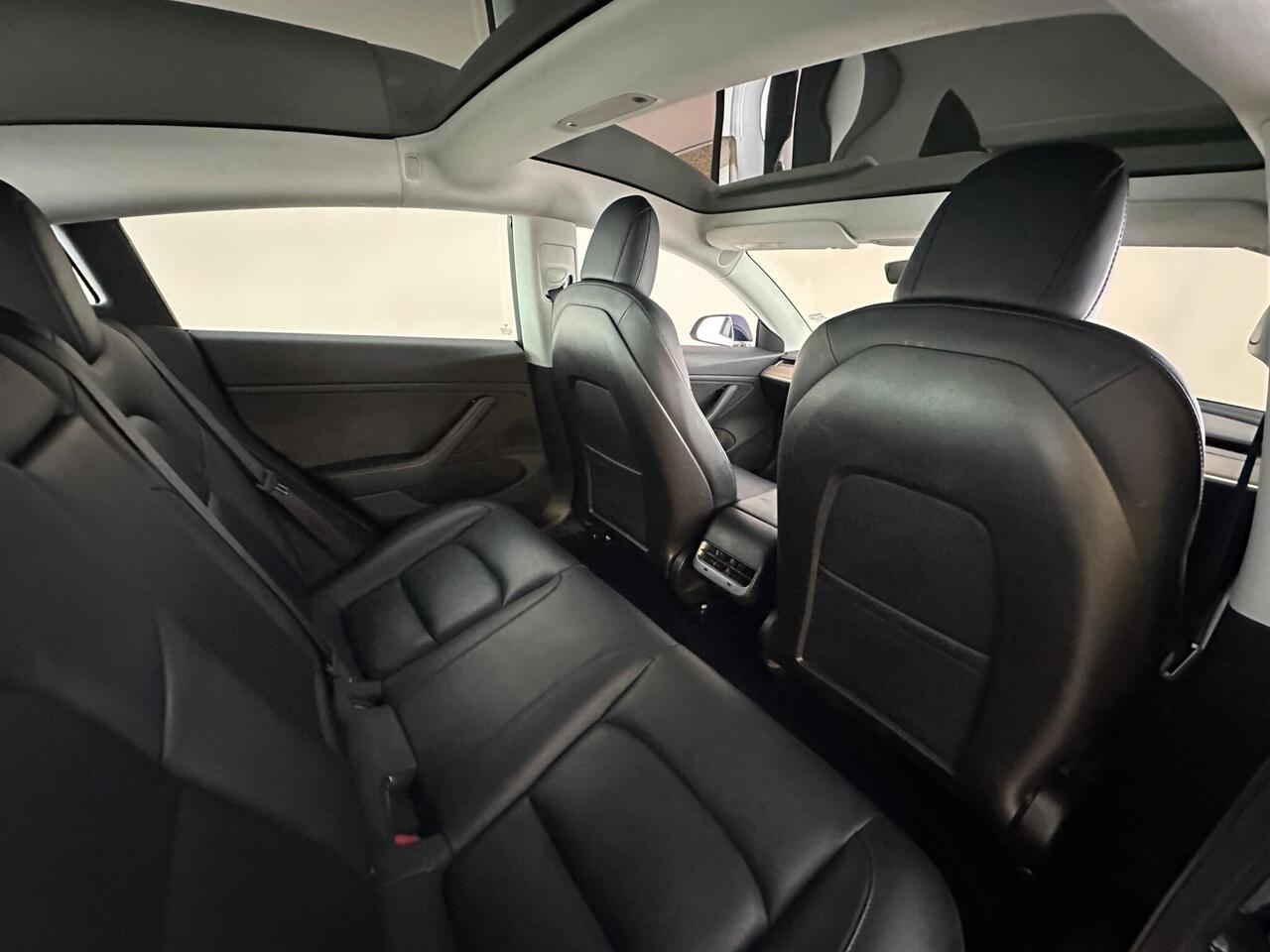 Tesla Model 3 YB69TZT