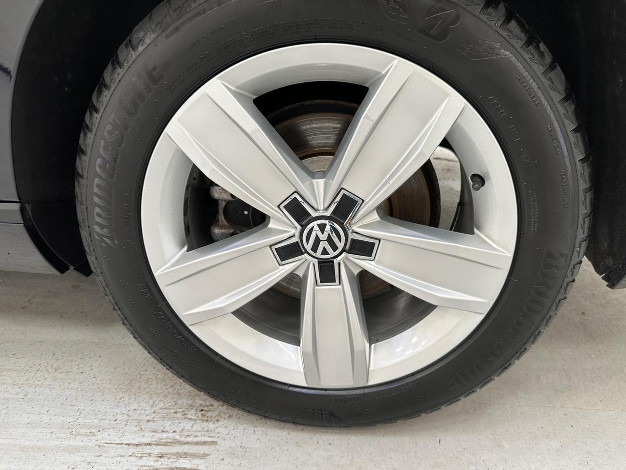 Volkswagen Passat VN69VMY