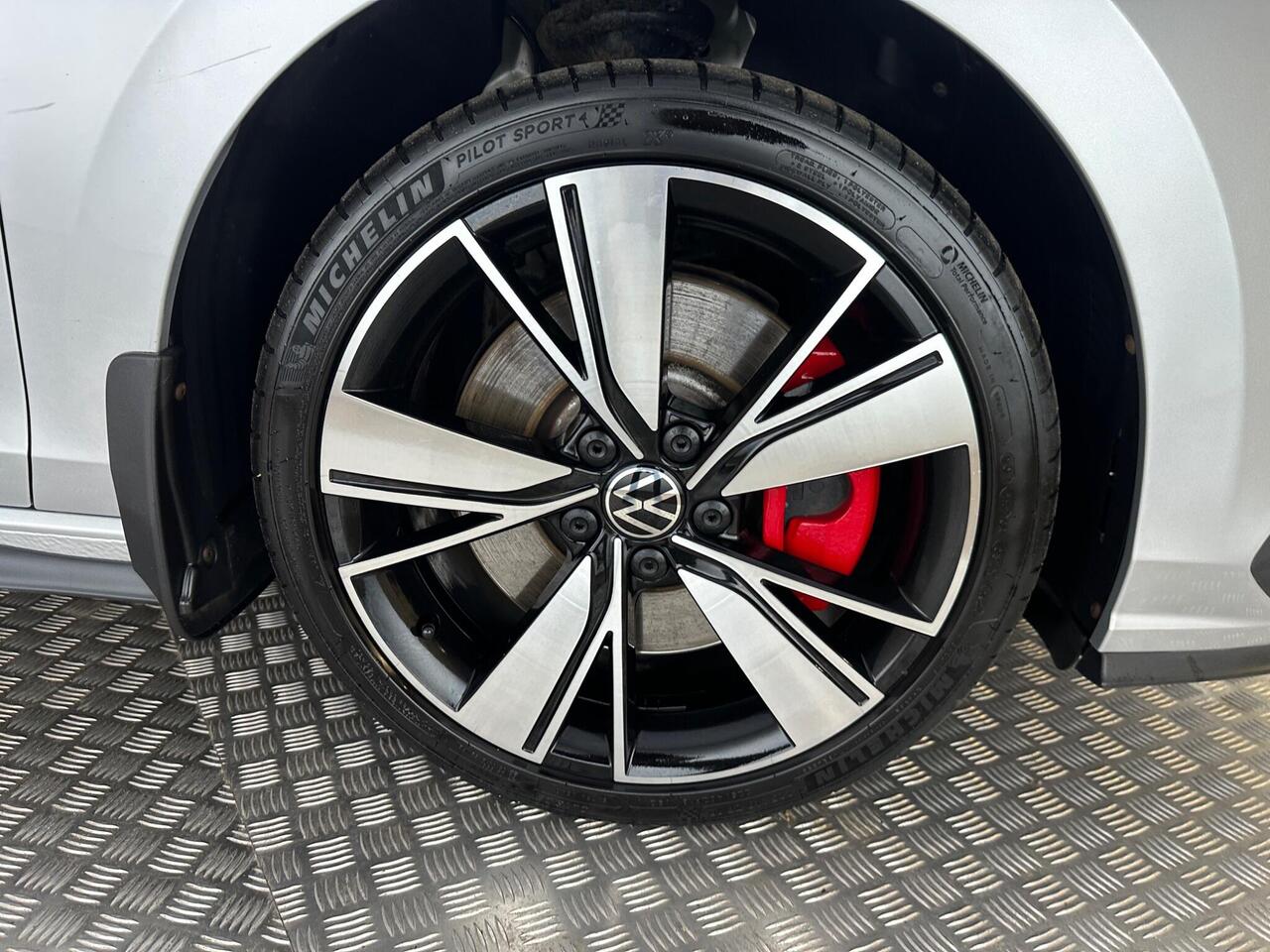 Volkswagen Golf AJ21MVG