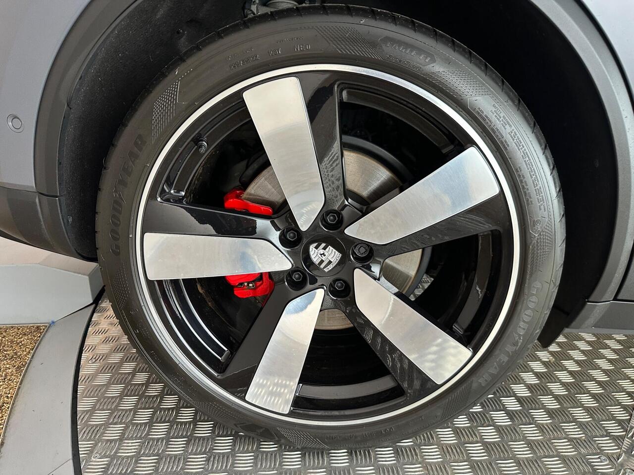 Porsche Macan AK74OLX