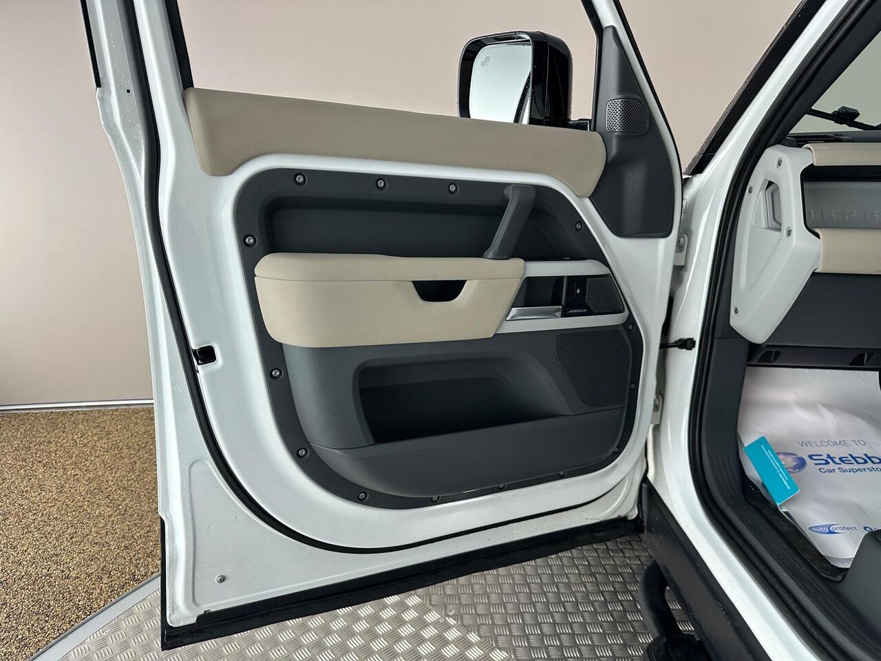 Land Rover Defender 110 OY20YDU