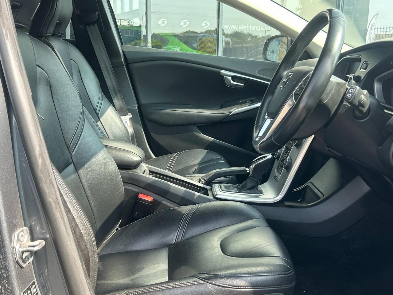 Volvo V40 KX68YTE