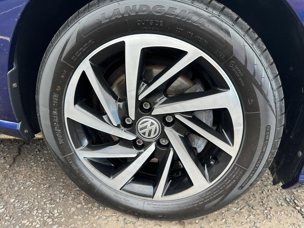 Volkswagen Golf VE69NKS