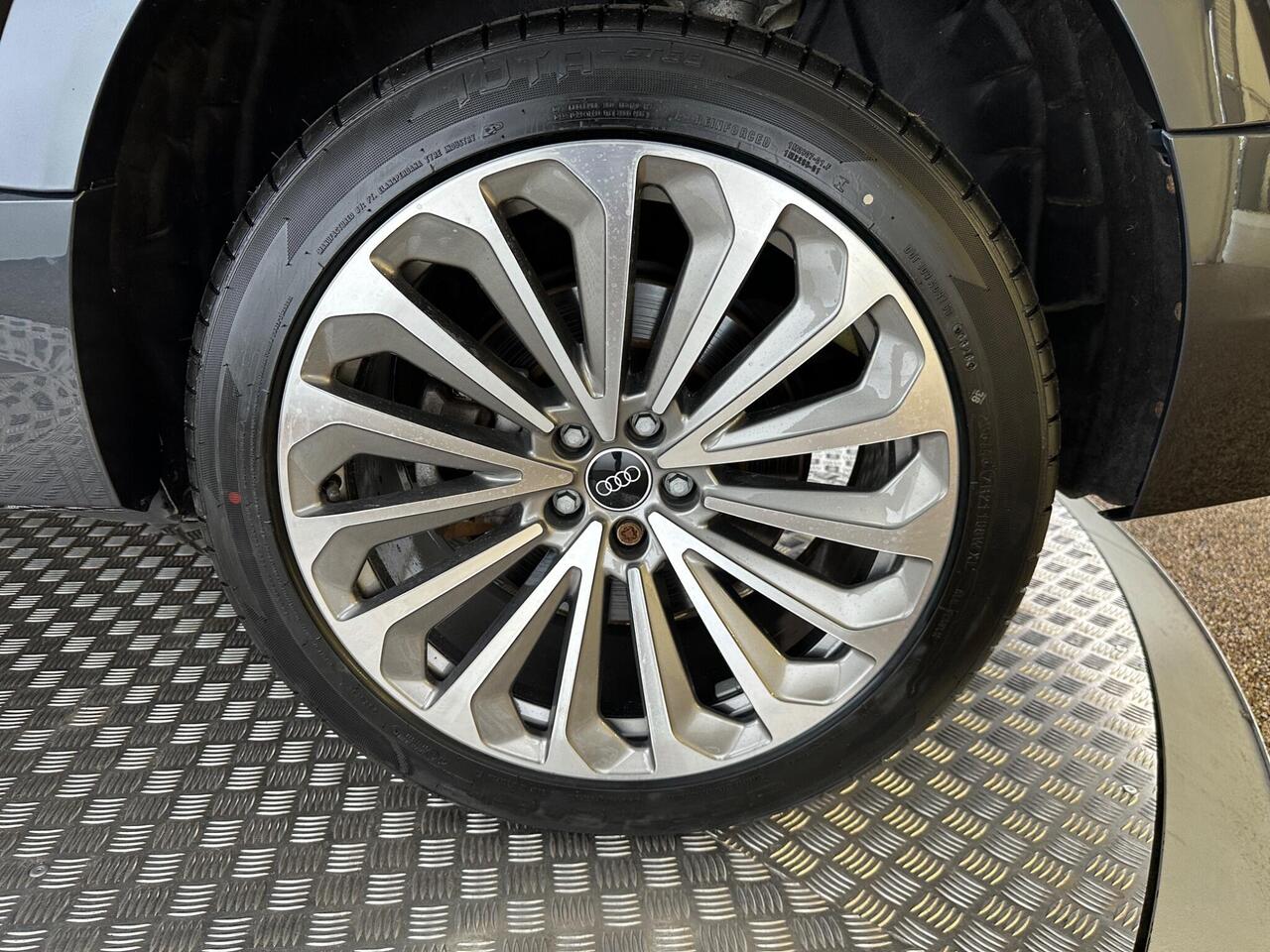 Audi e-tron RY21HHX
