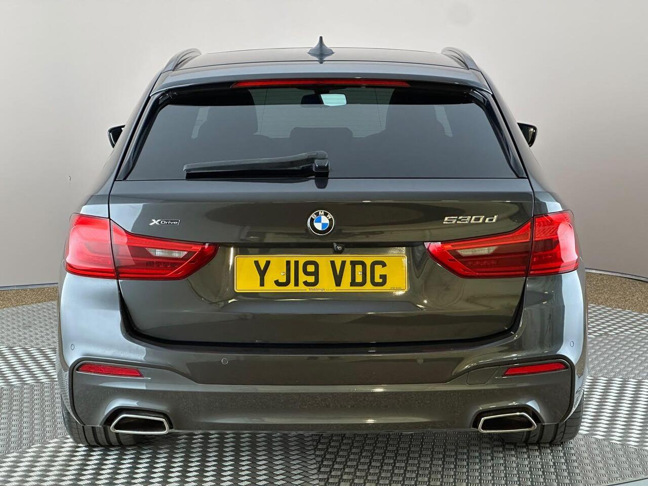 BMW 5 Series YJ19VDG