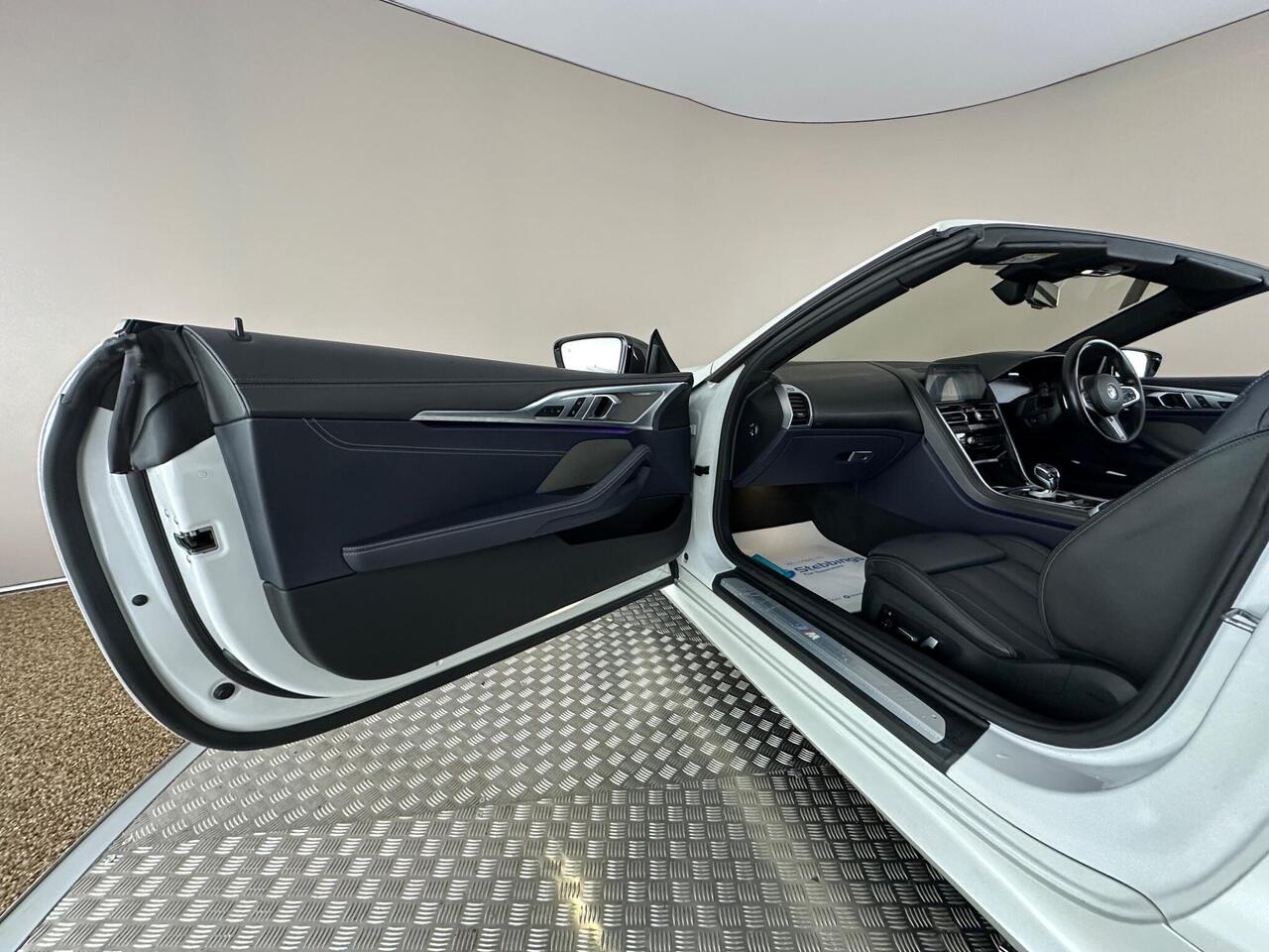 BMW 8 Series YJ19VVH