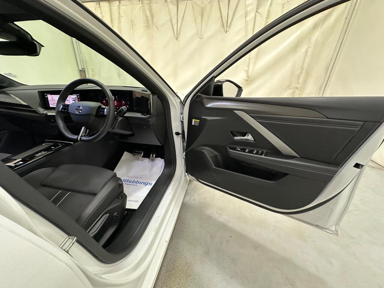 Vauxhall Astra LV23YCJ