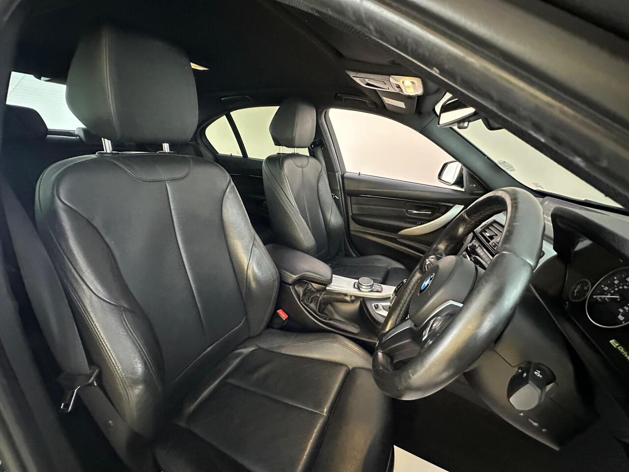 BMW 3 Series YK67SMX