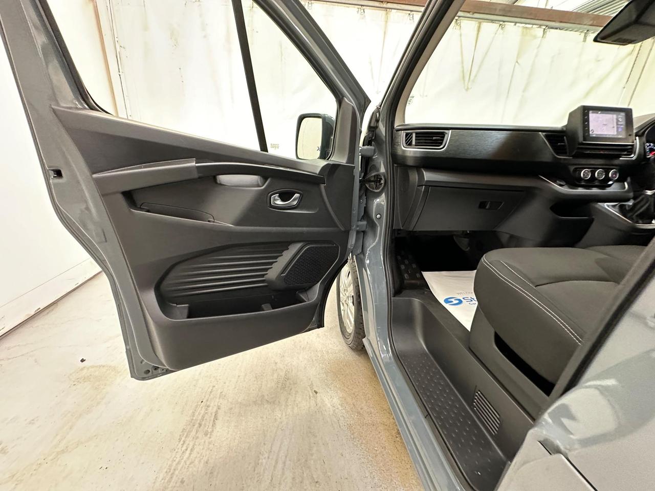 Nissan Primastar DL72BWH