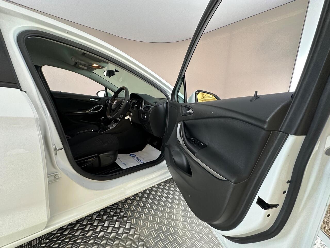 Vauxhall Astra DU70YZC