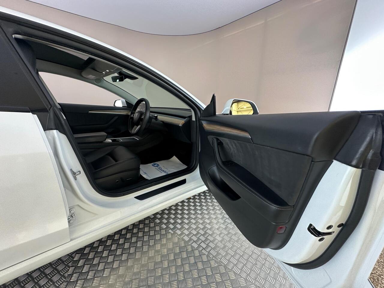 Tesla Model 3 AF72VRV