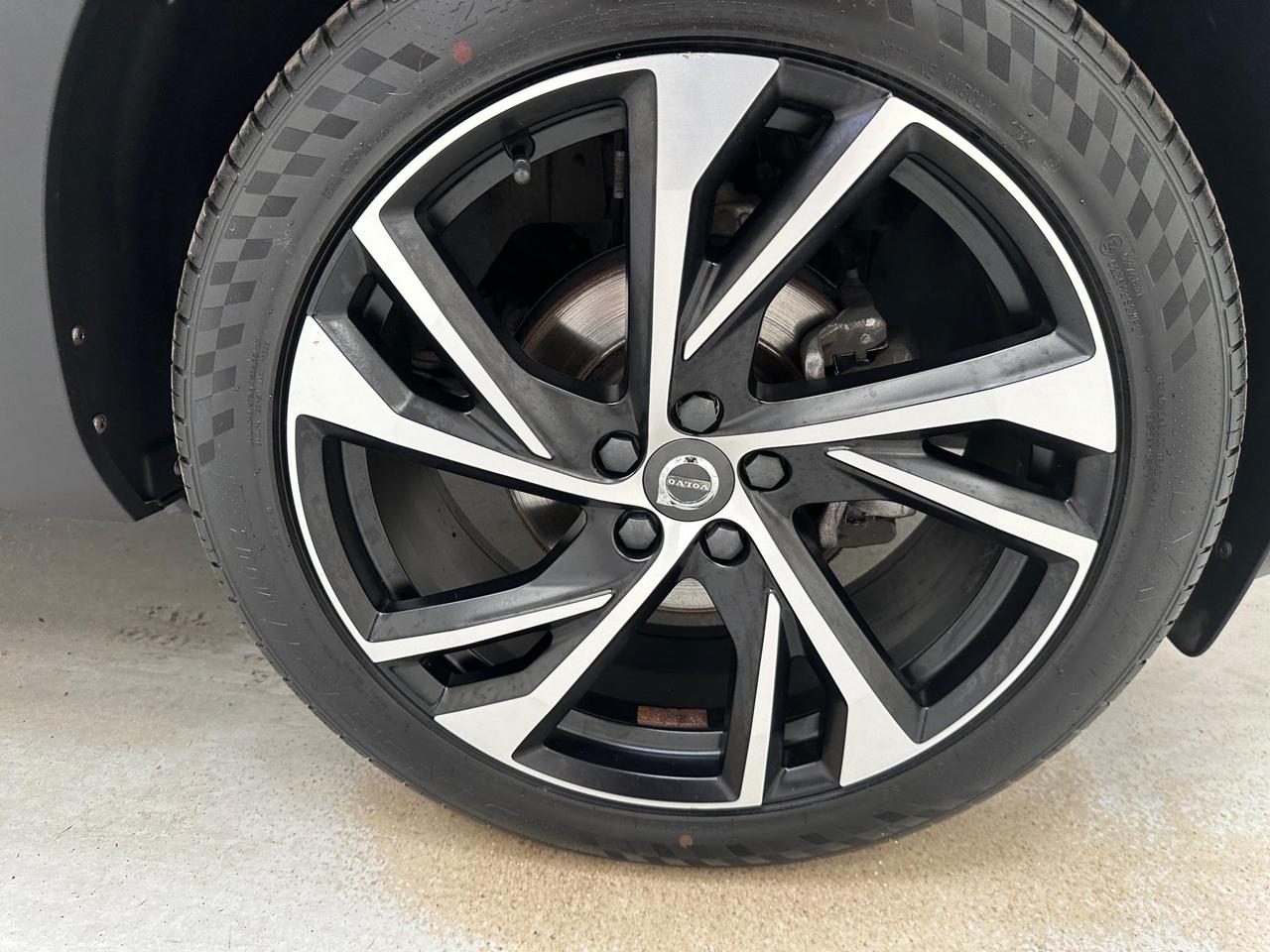 Volvo XC40 YM70MTZ