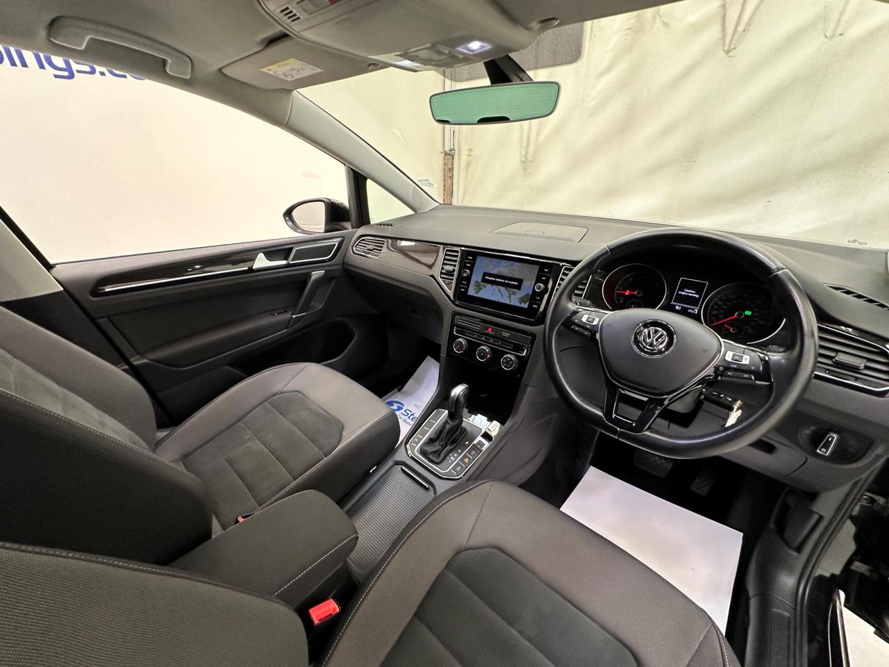 Volkswagen Golf SV LR69XWM
