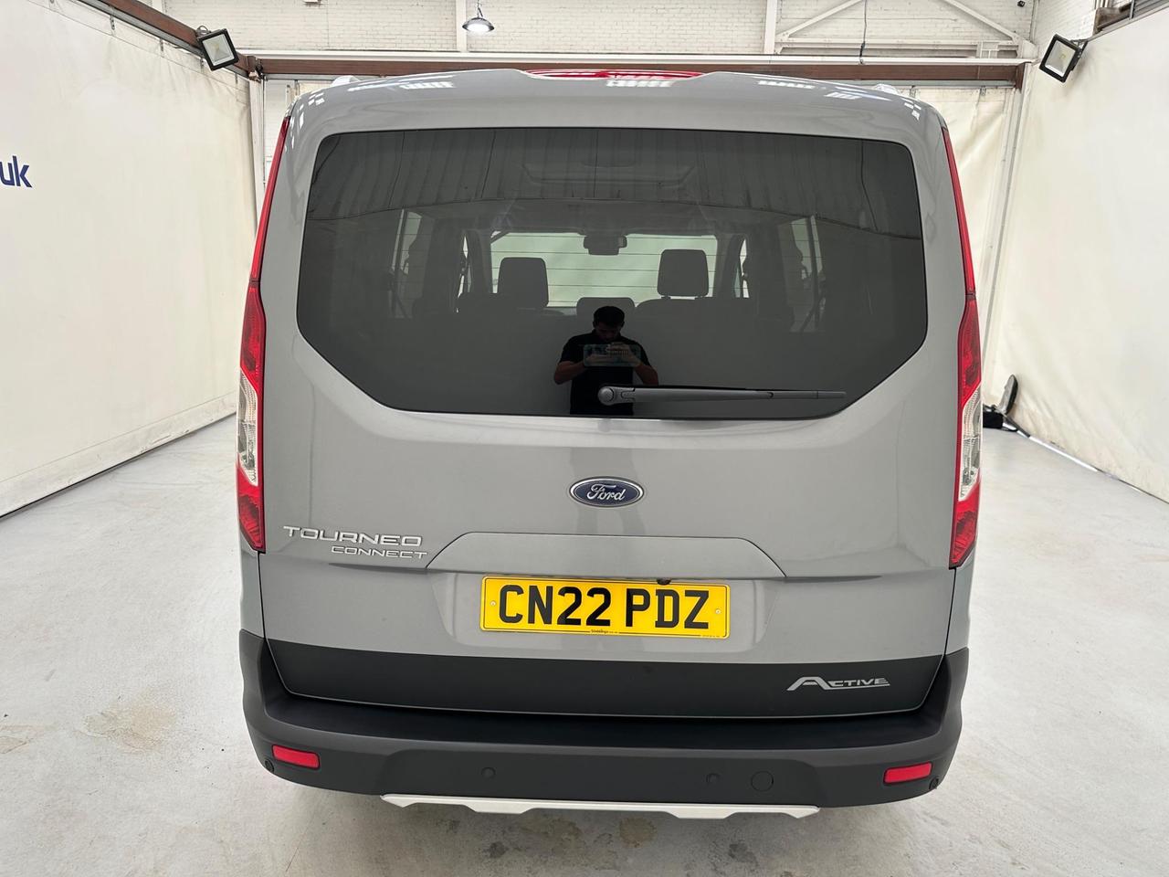 Ford Grand Tourneo Connect CN22PDZ
