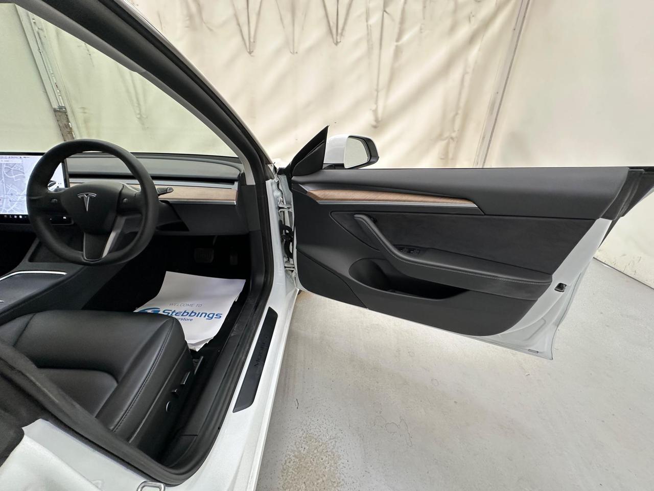 Tesla Model 3 YH21MYD