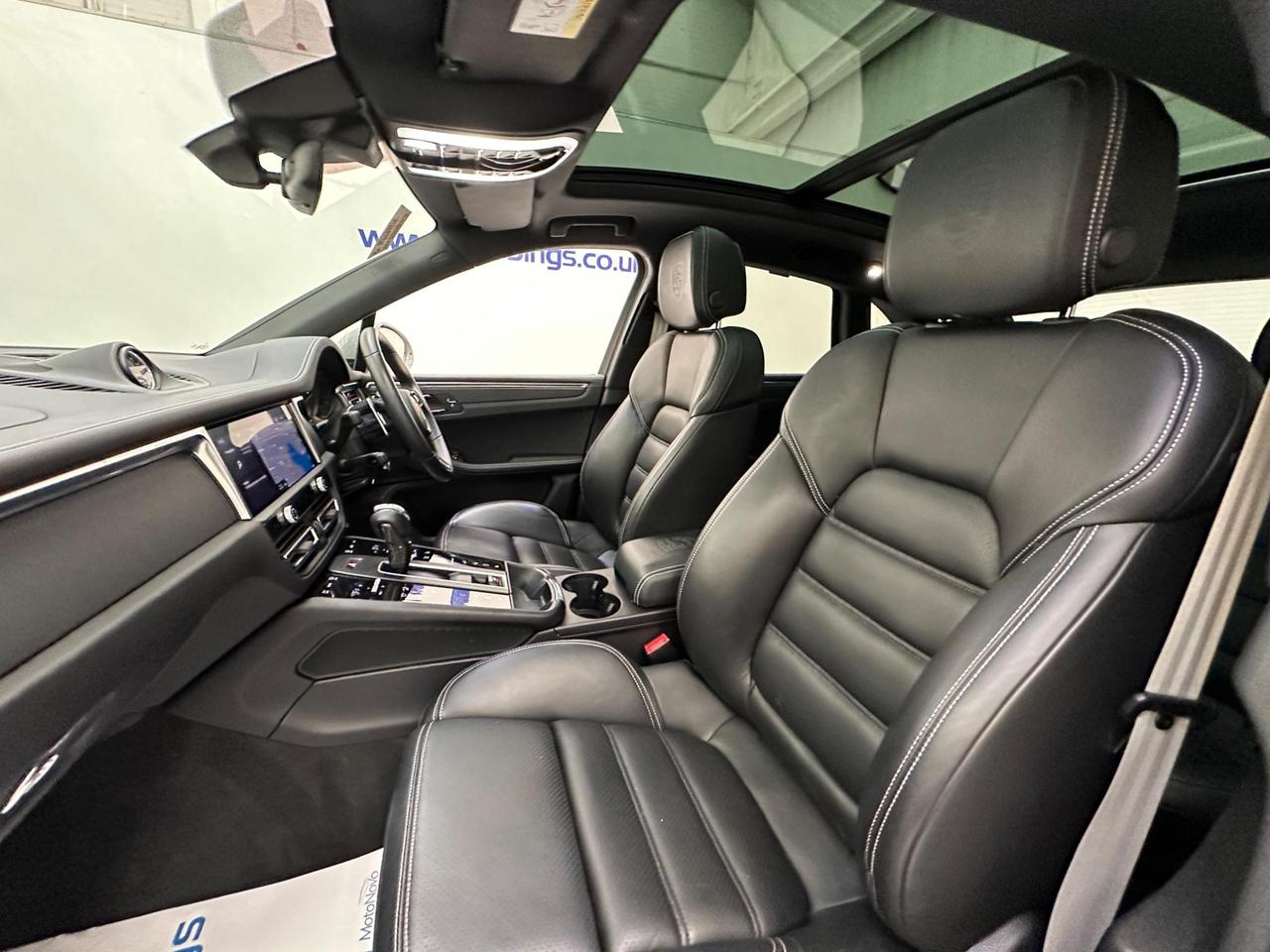 Porsche Macan SM22PHN