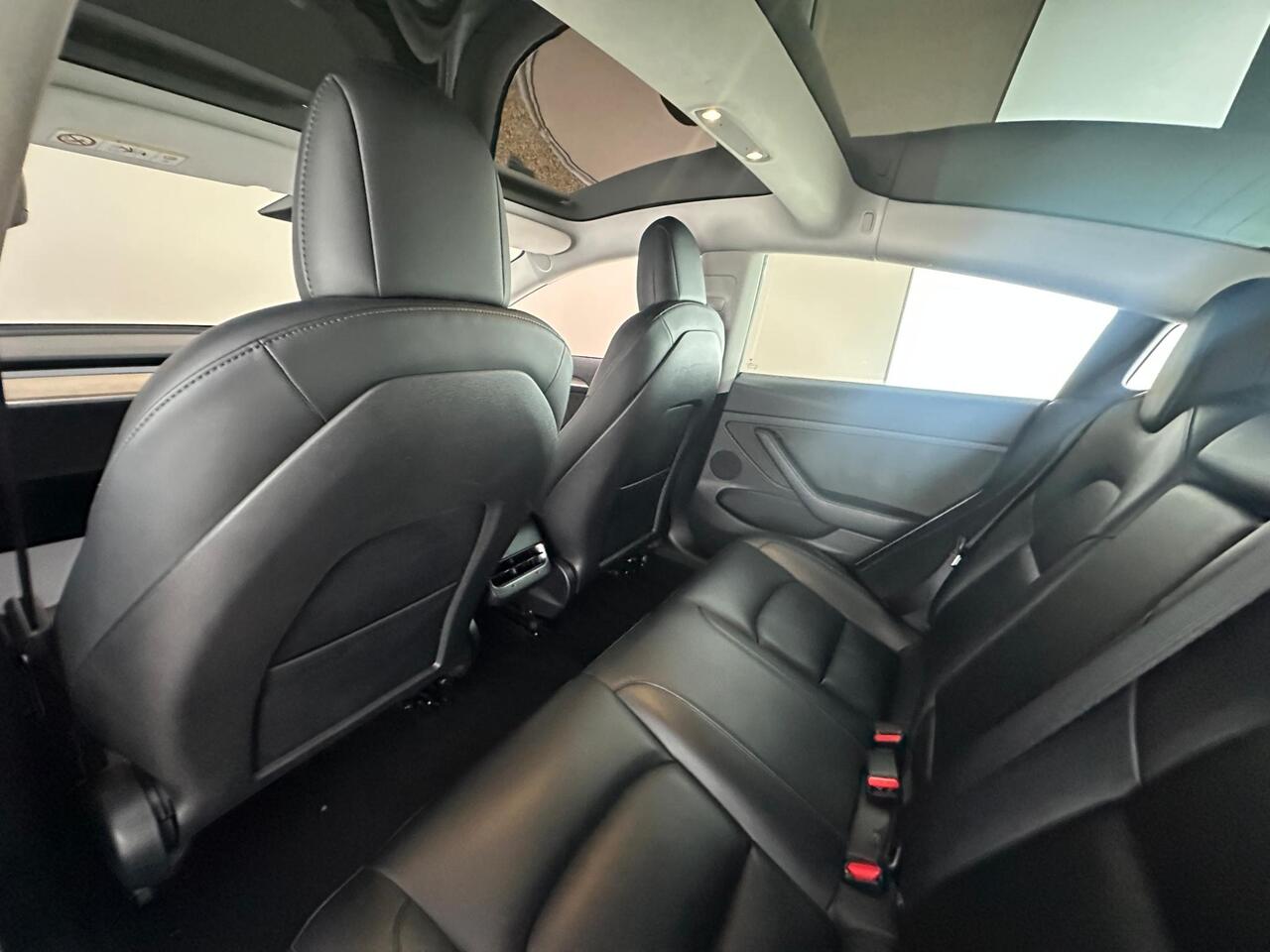 Tesla Model 3 AF72VVZ