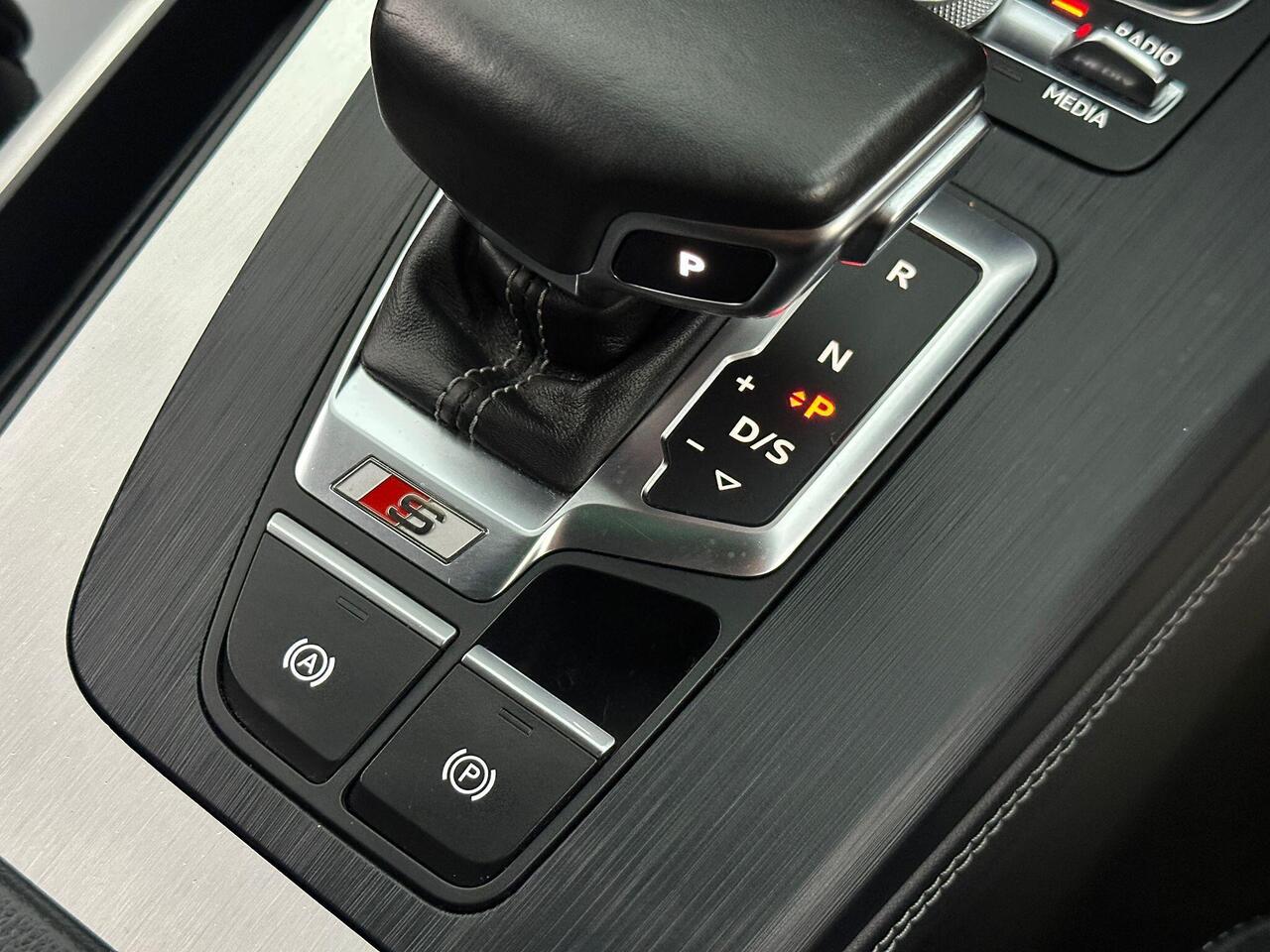 Audi SQ5 AE19UUX