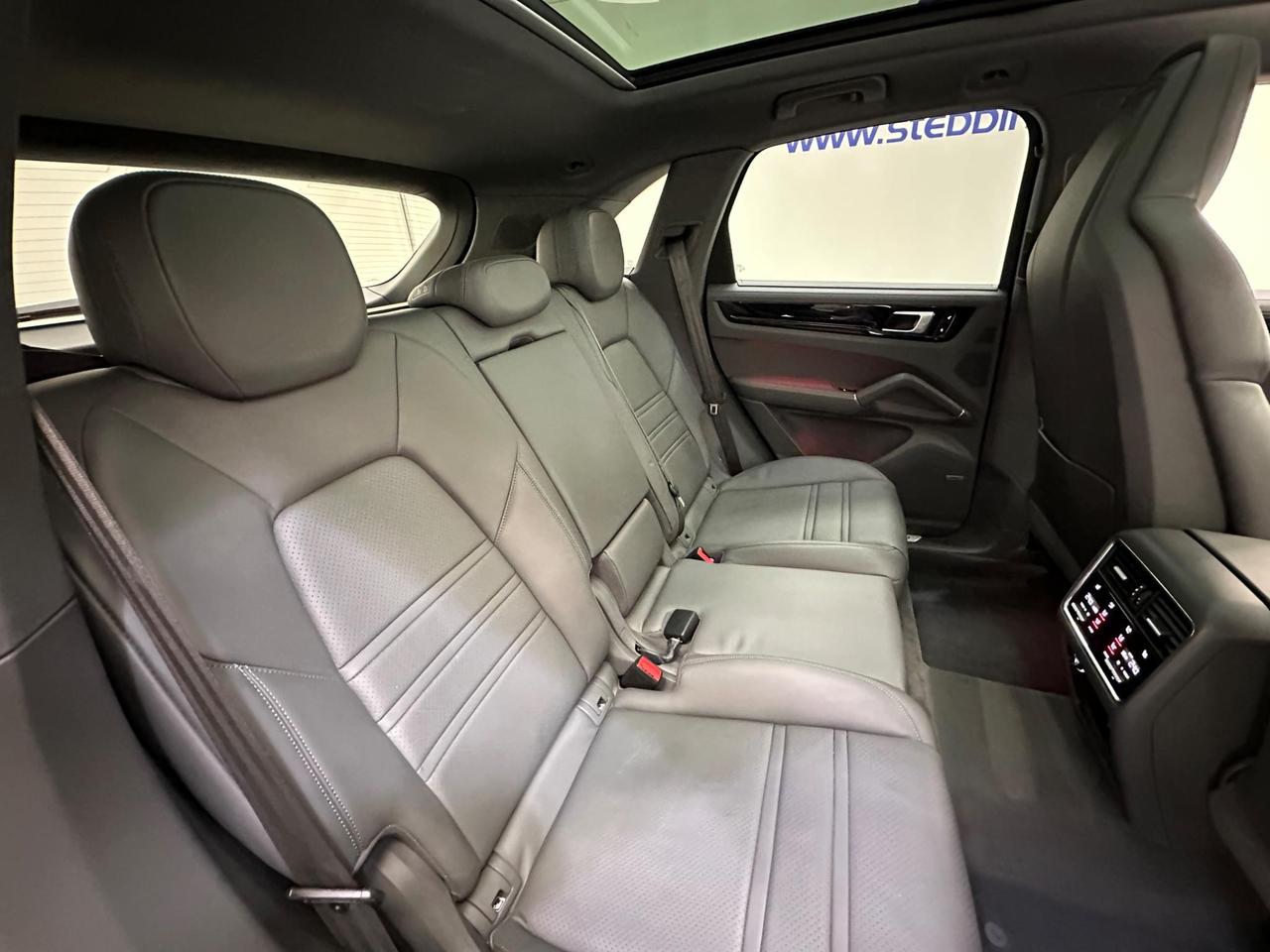 Porsche Cayenne AK18UXX