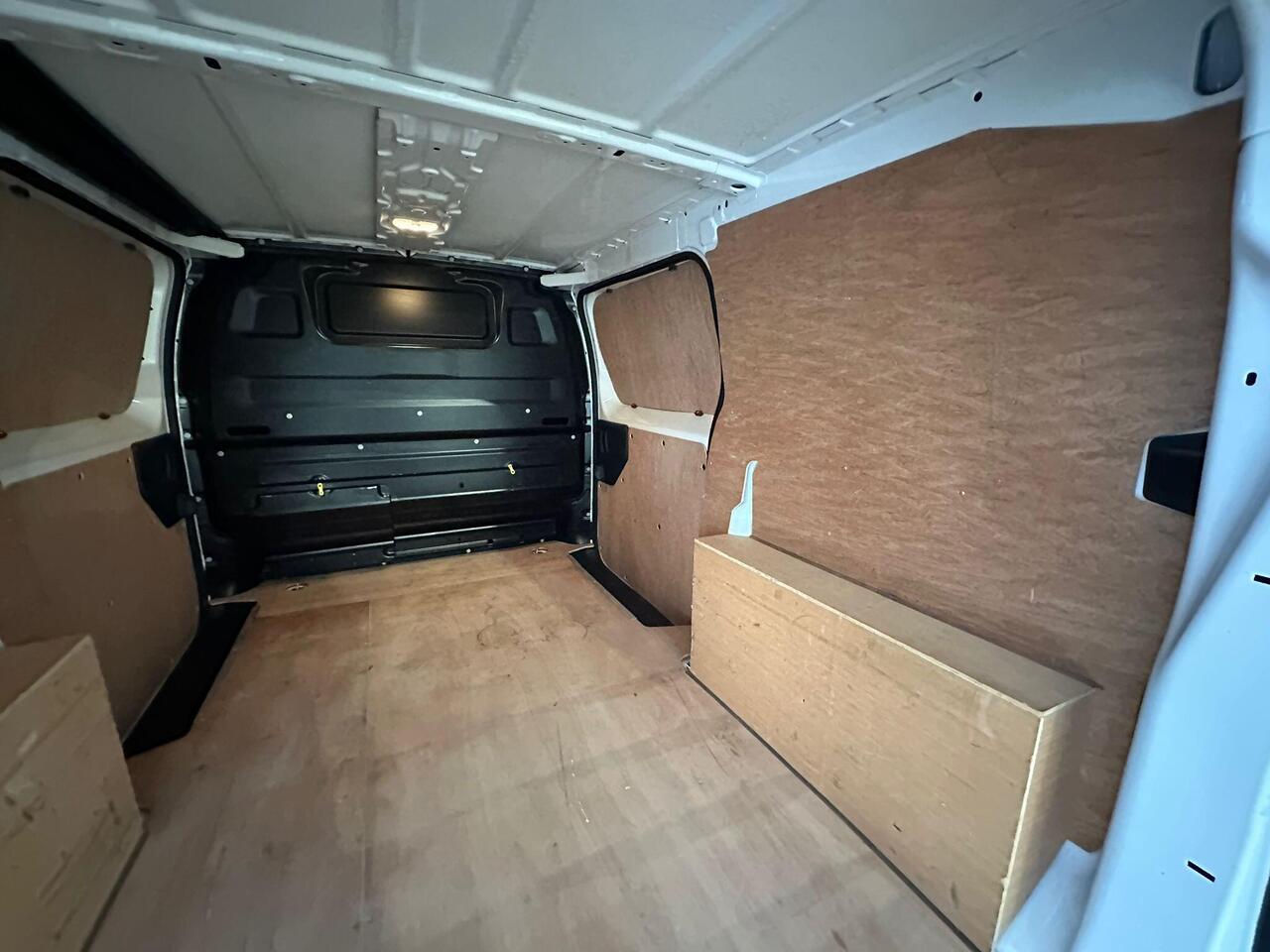 Vauxhall Vivaro MJ69FPE