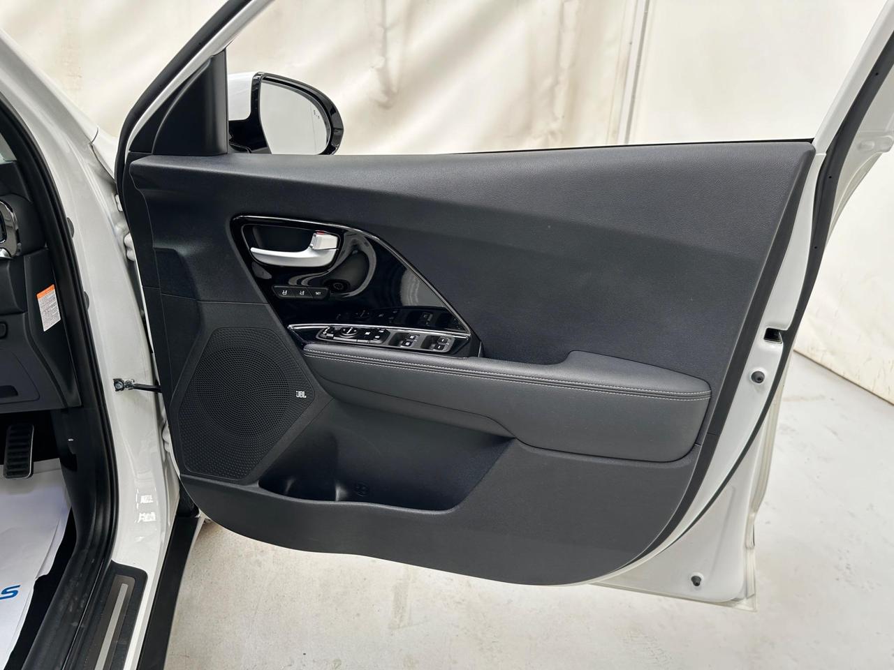Kia Niro WN69JFA