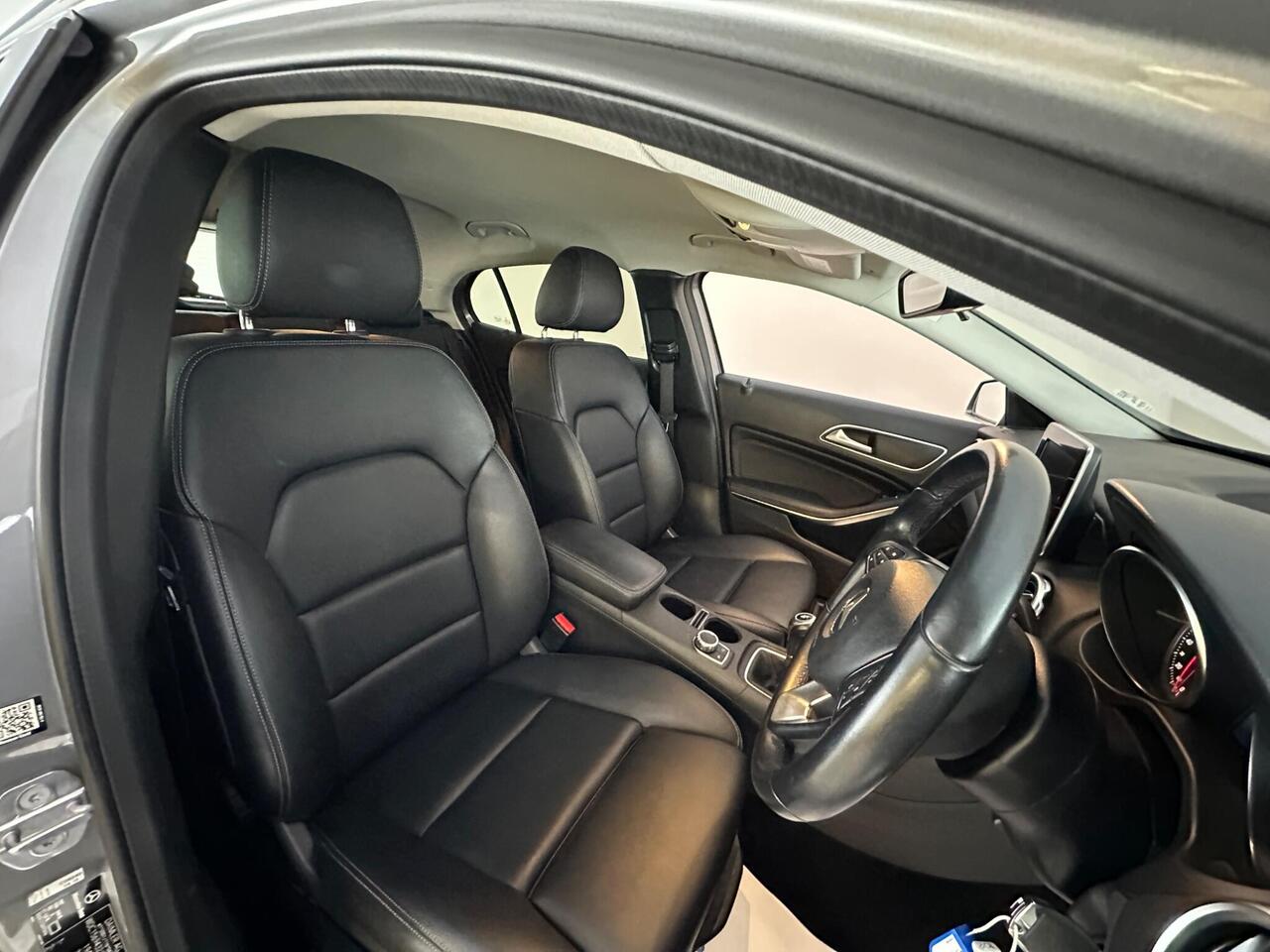 Mercedes-Benz GLA SP68OKA