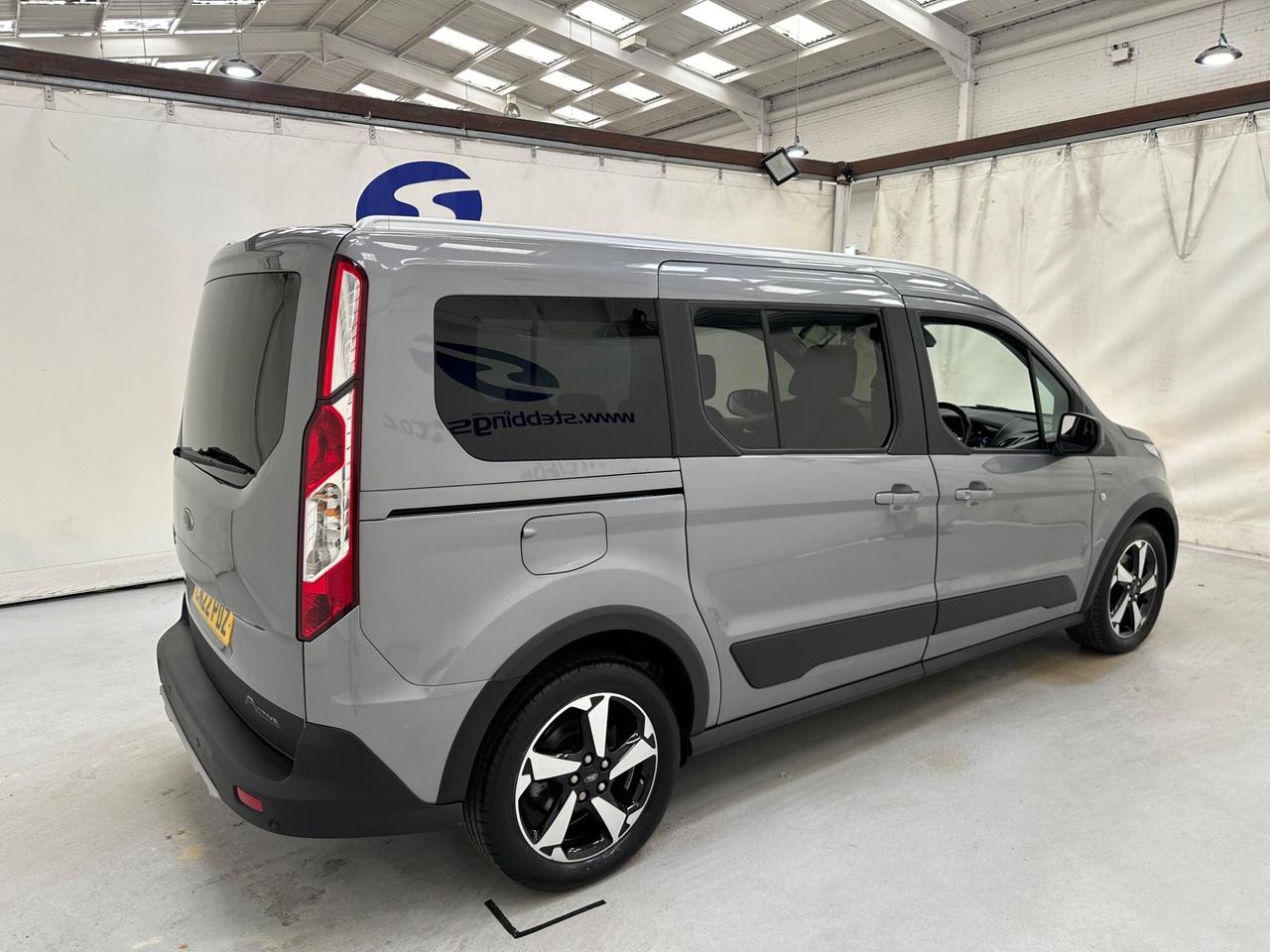 Ford Grand Tourneo Connect CN22PDZ
