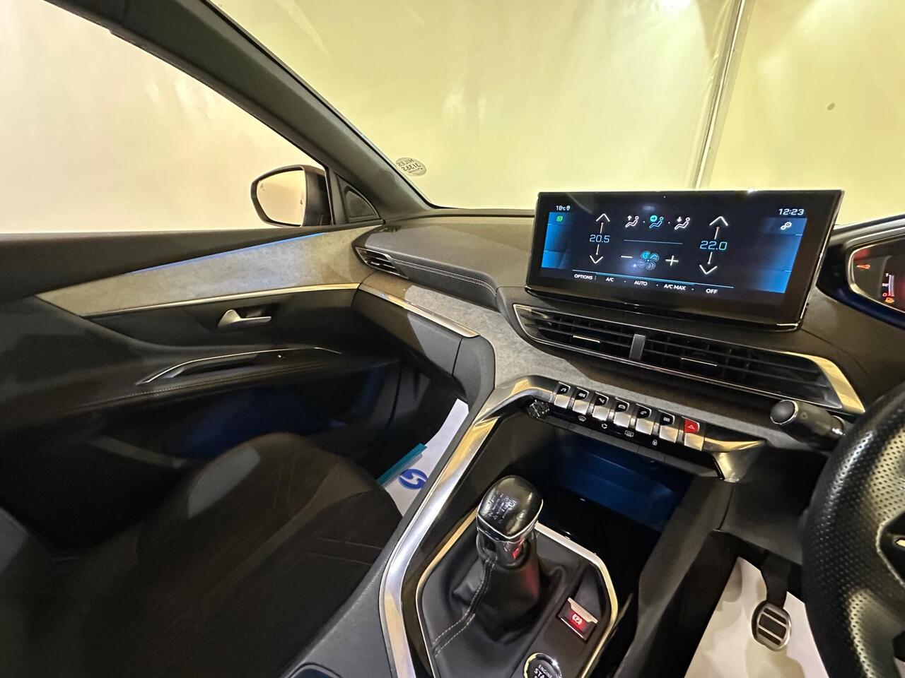 Peugeot 5008 YP21AXZ