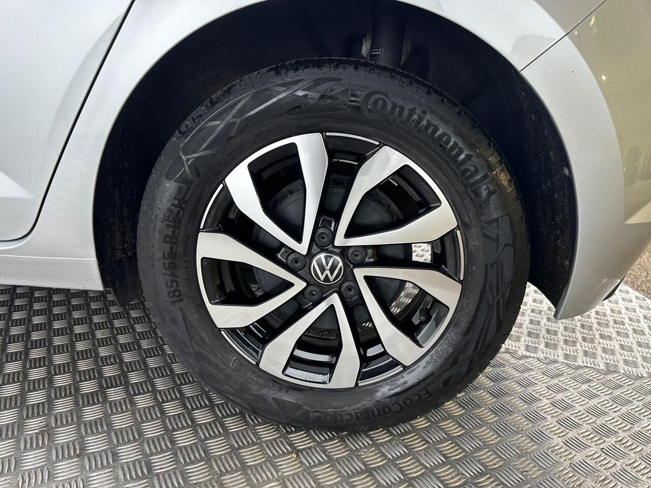 Volkswagen Polo BJ71UYU