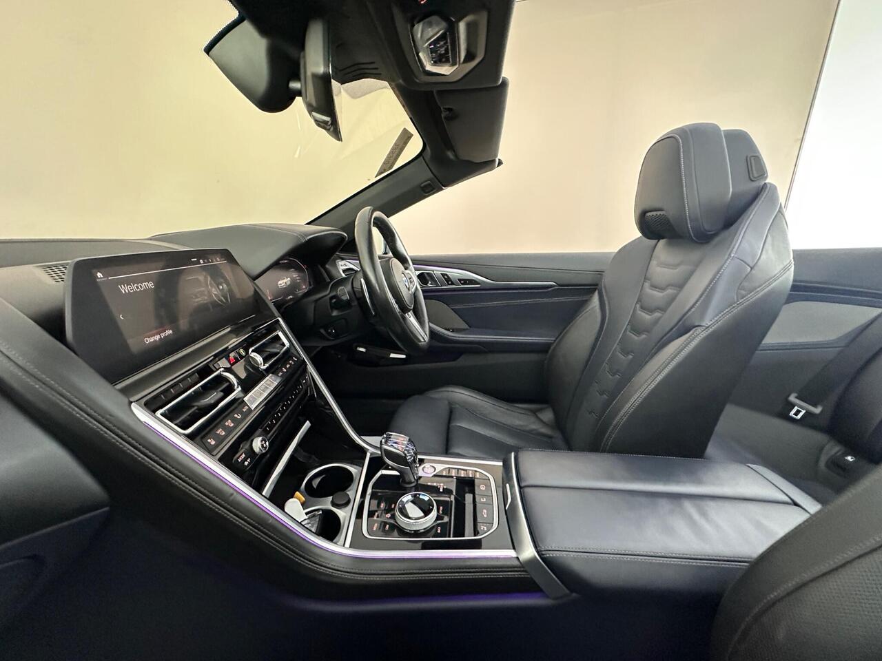 BMW 8 Series YJ19VVH