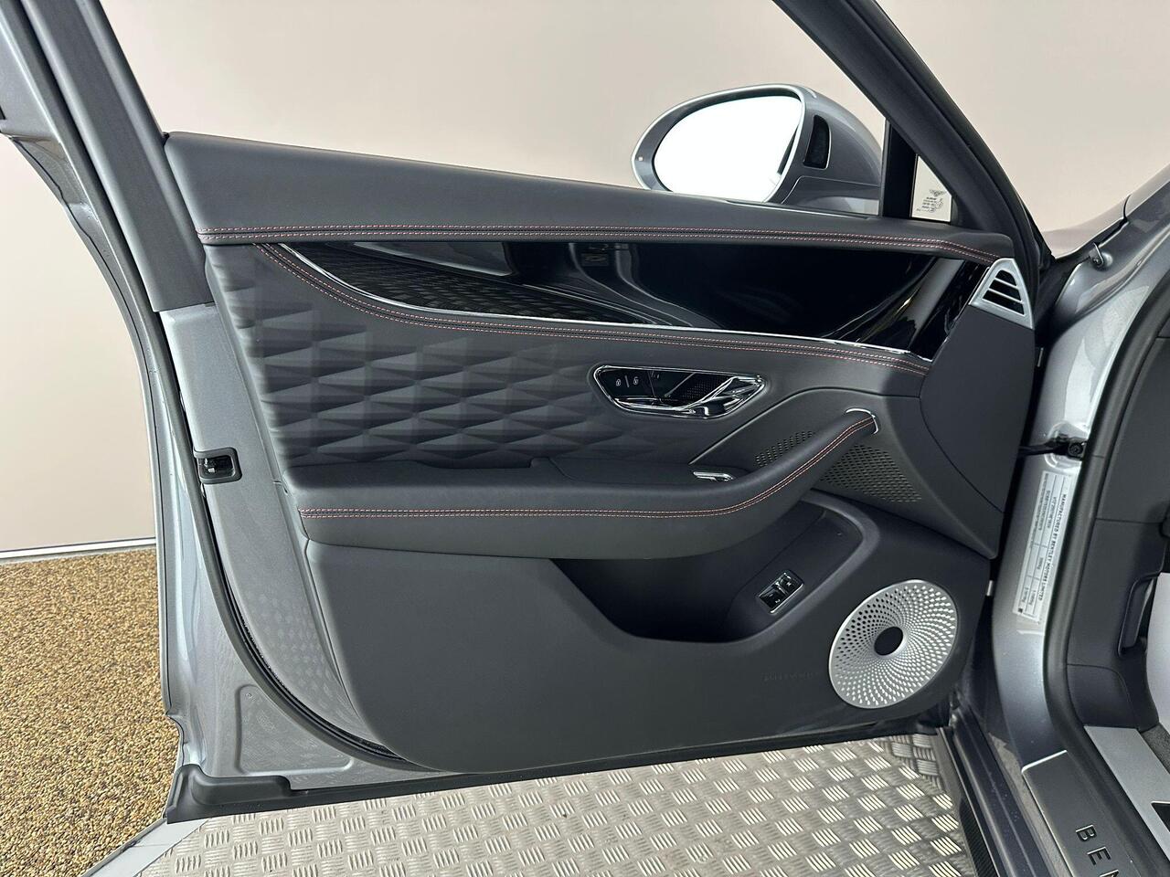 Bentley Flying Spur SN71VZD